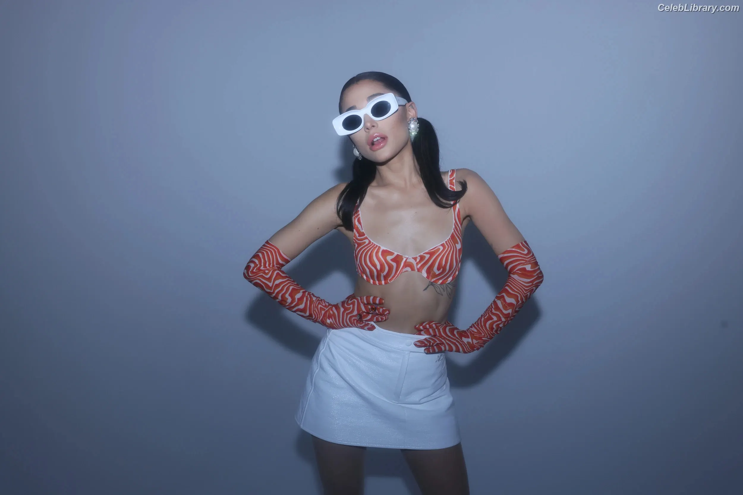 Ariana Grande photo 5 of 3117