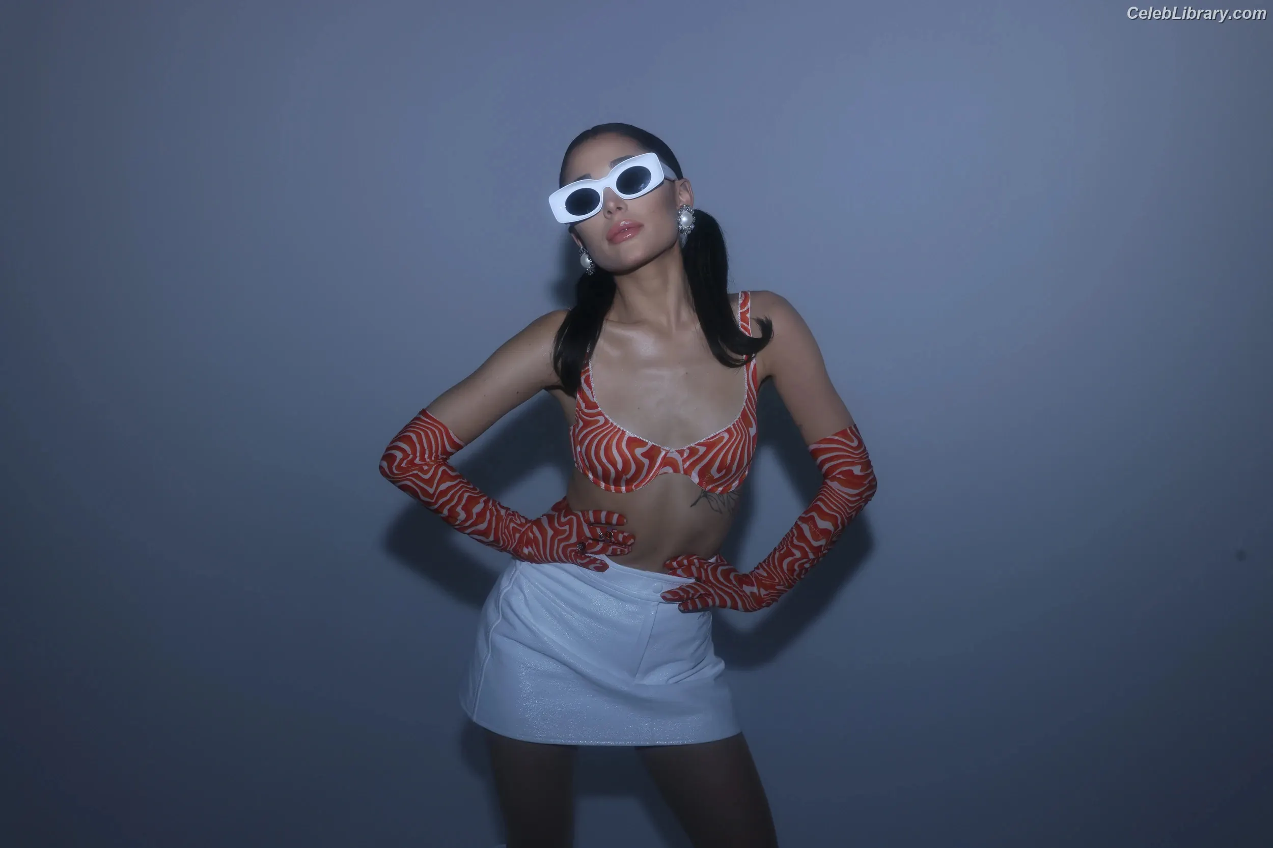 Ariana Grande photo 6 of 3117