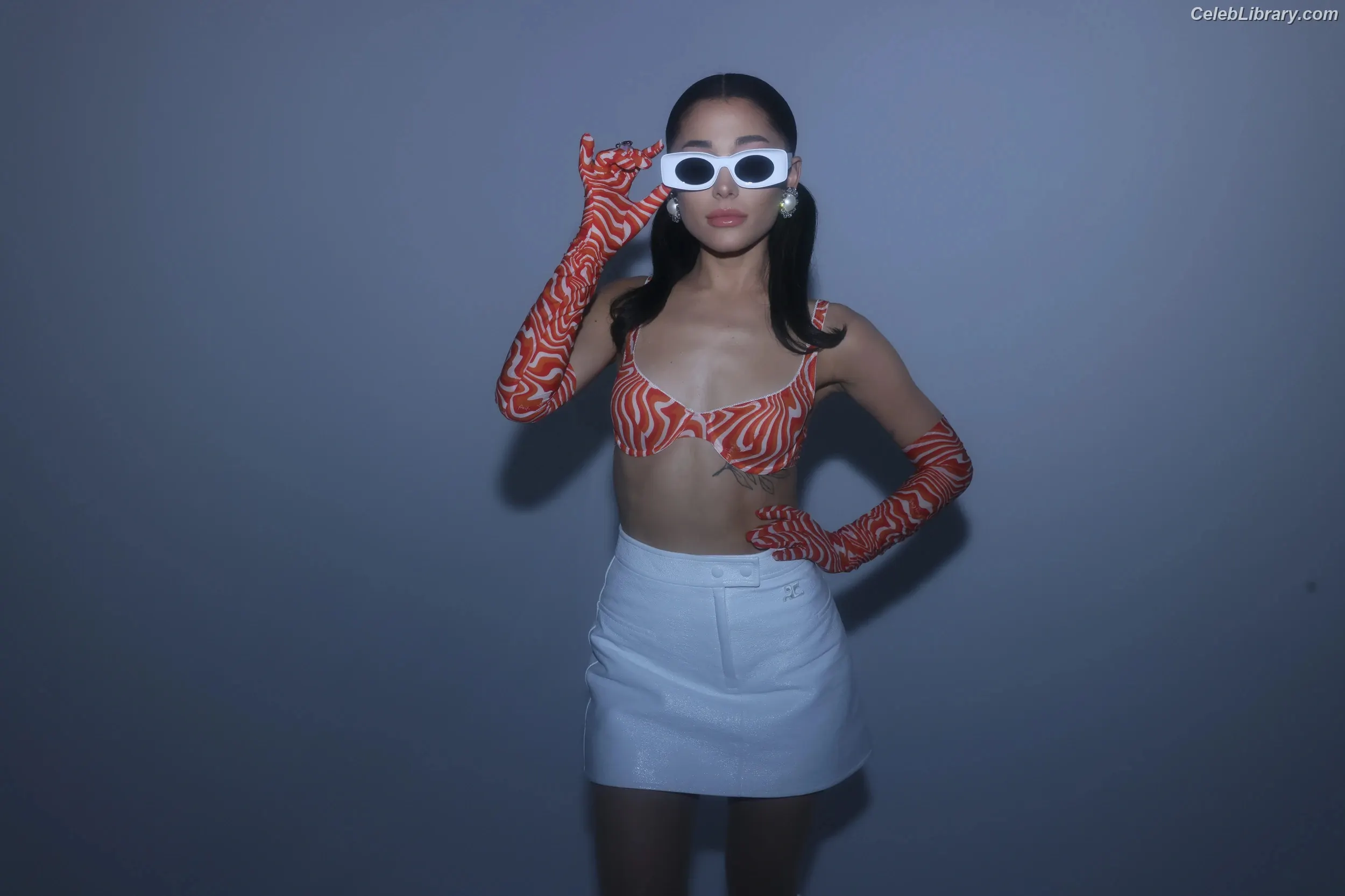 Ariana Grande photo 10 of 3117