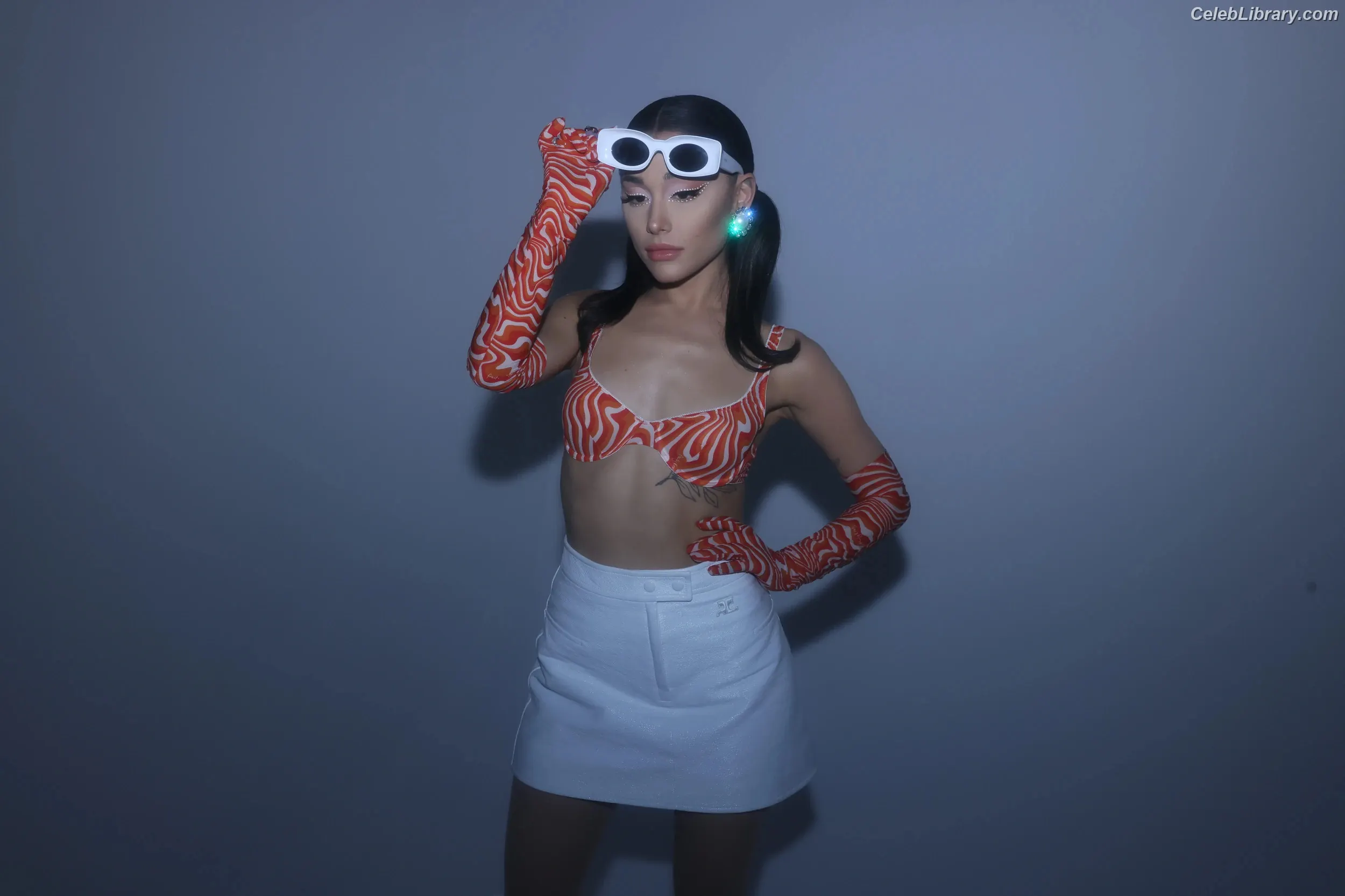 Ariana Grande photo 13 of 3117
