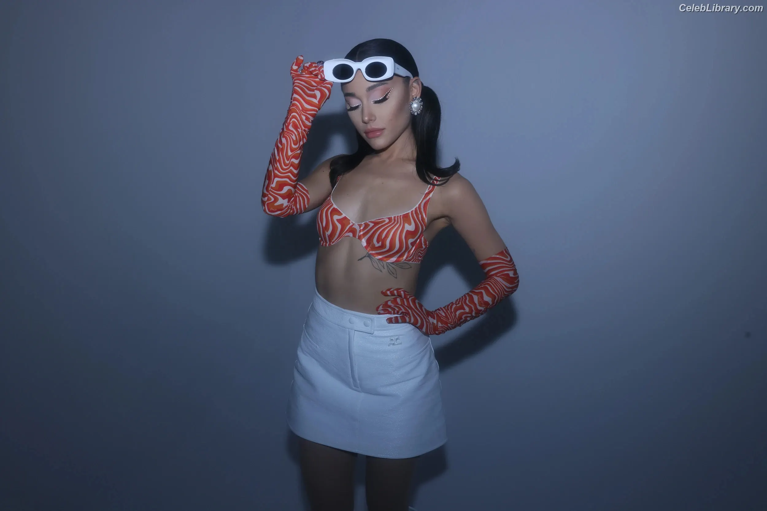Ariana Grande photo 16 of 3117
