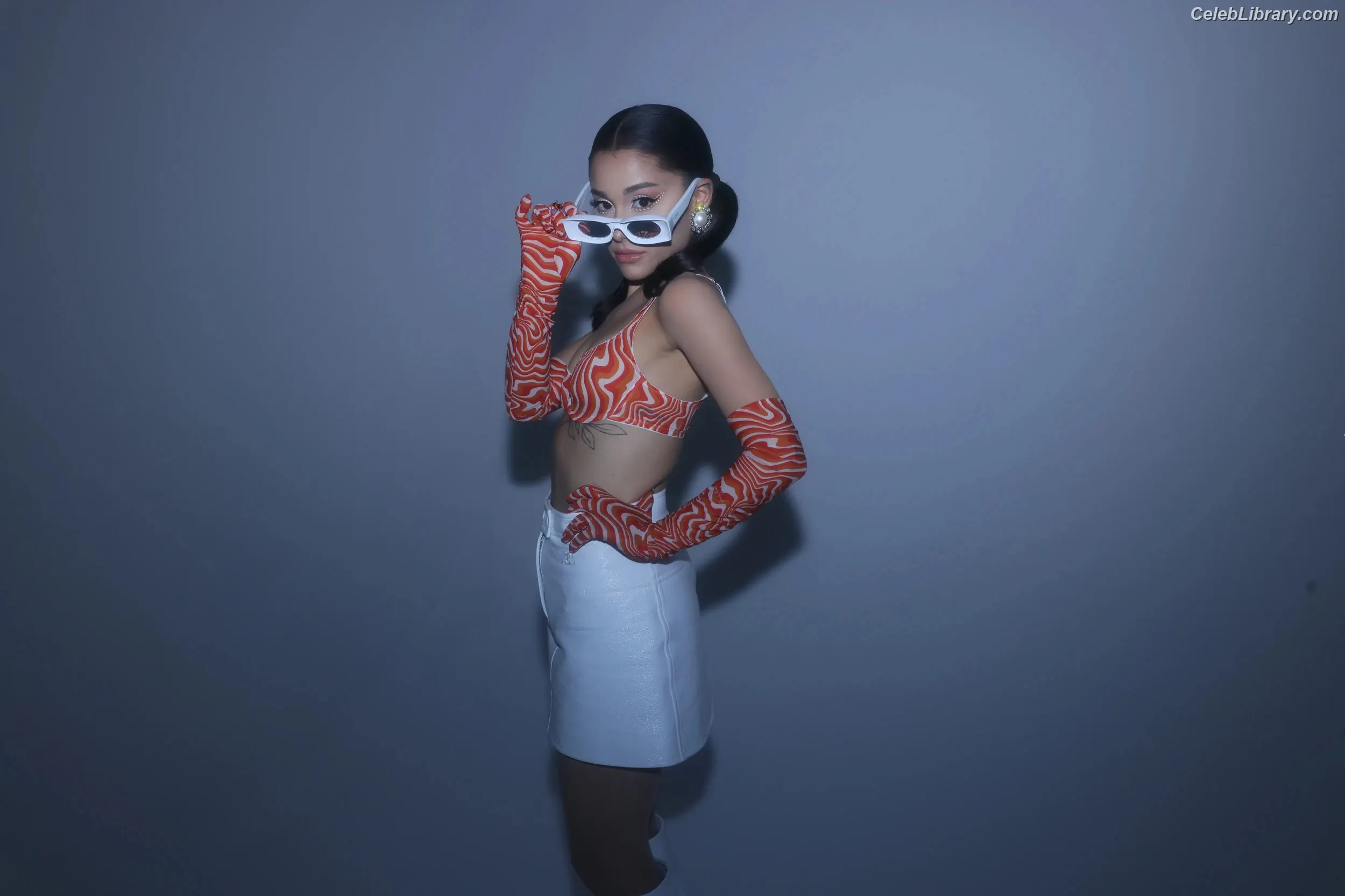 Ariana Grande photo 20 of 3117
