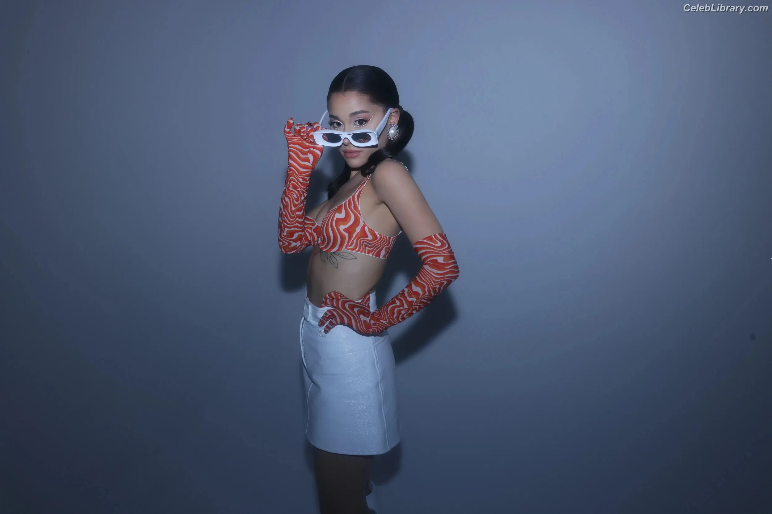 Ariana Grande photo 22 of 3117