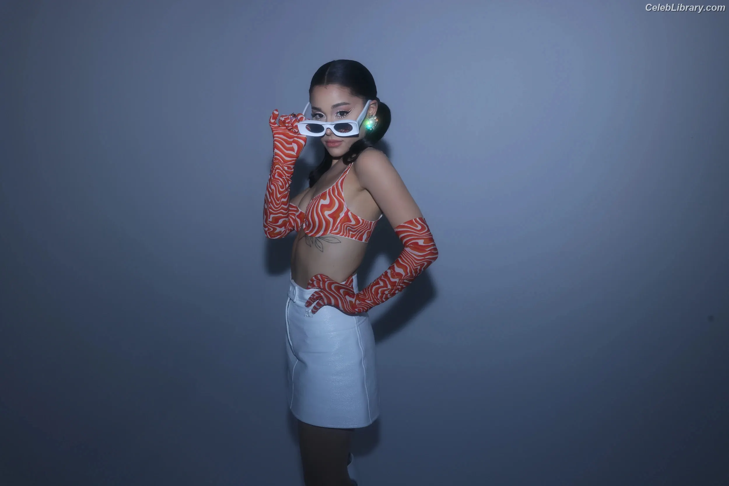 Ariana Grande photo 23 of 3117