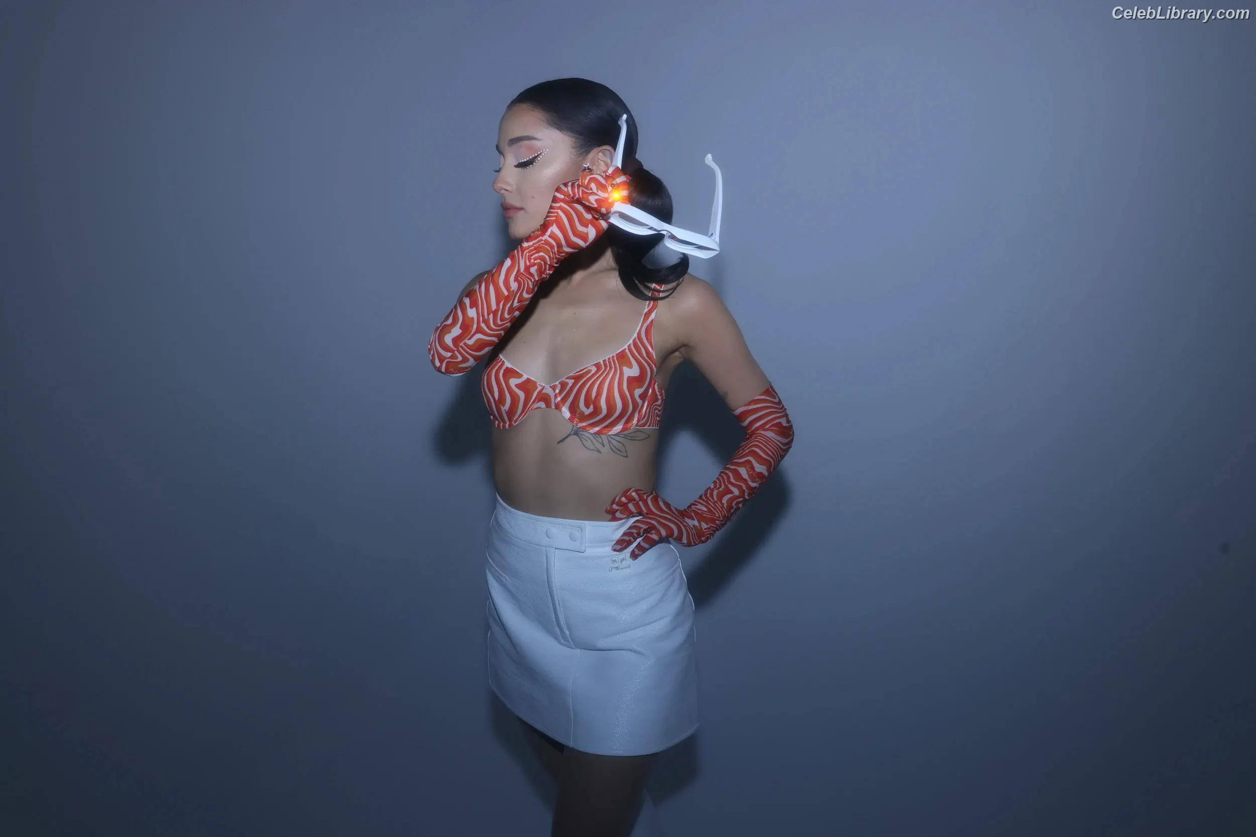 Ariana Grande photo 5 of 3117