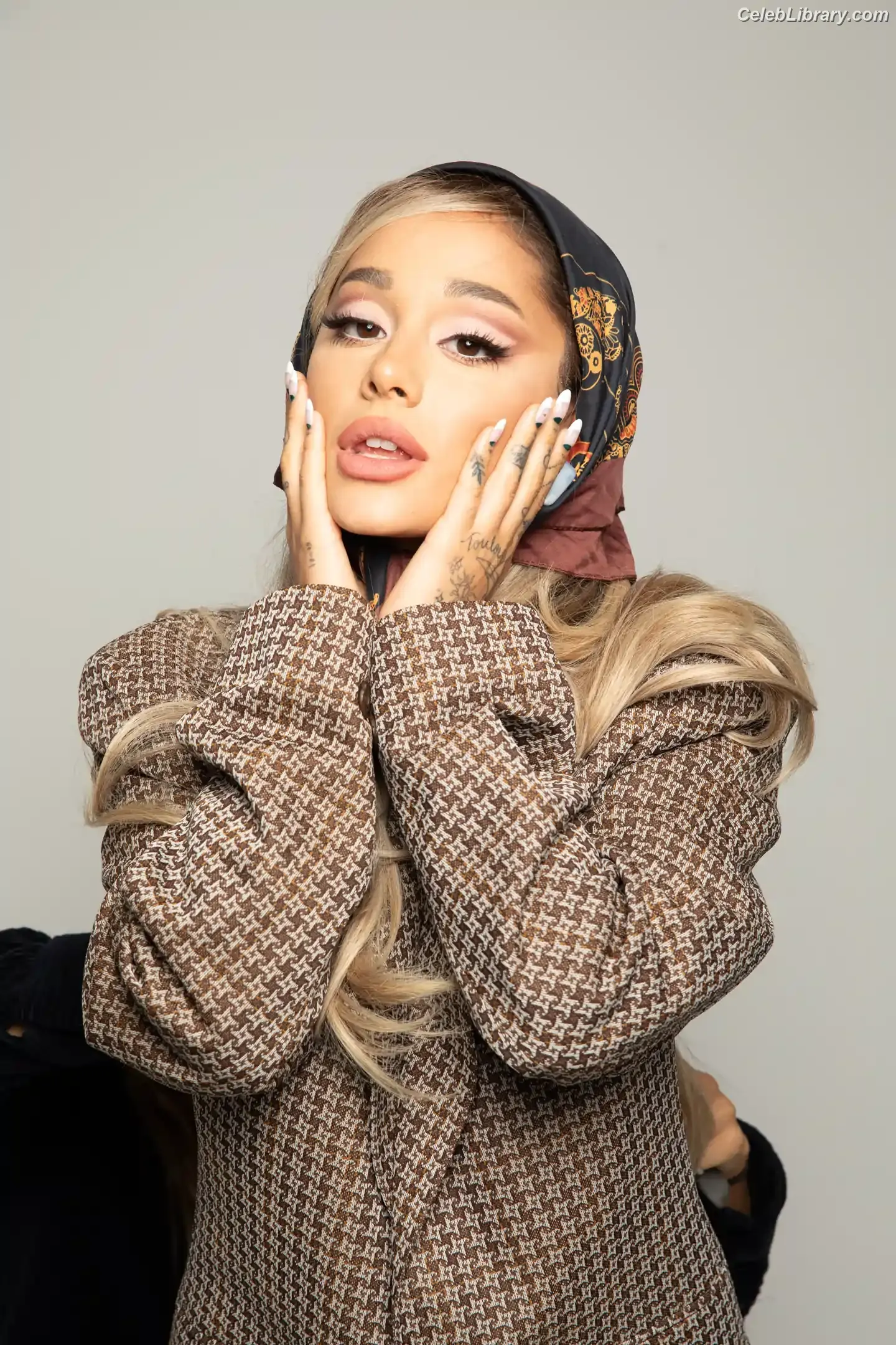 Ariana Grande photo 14 of 3117