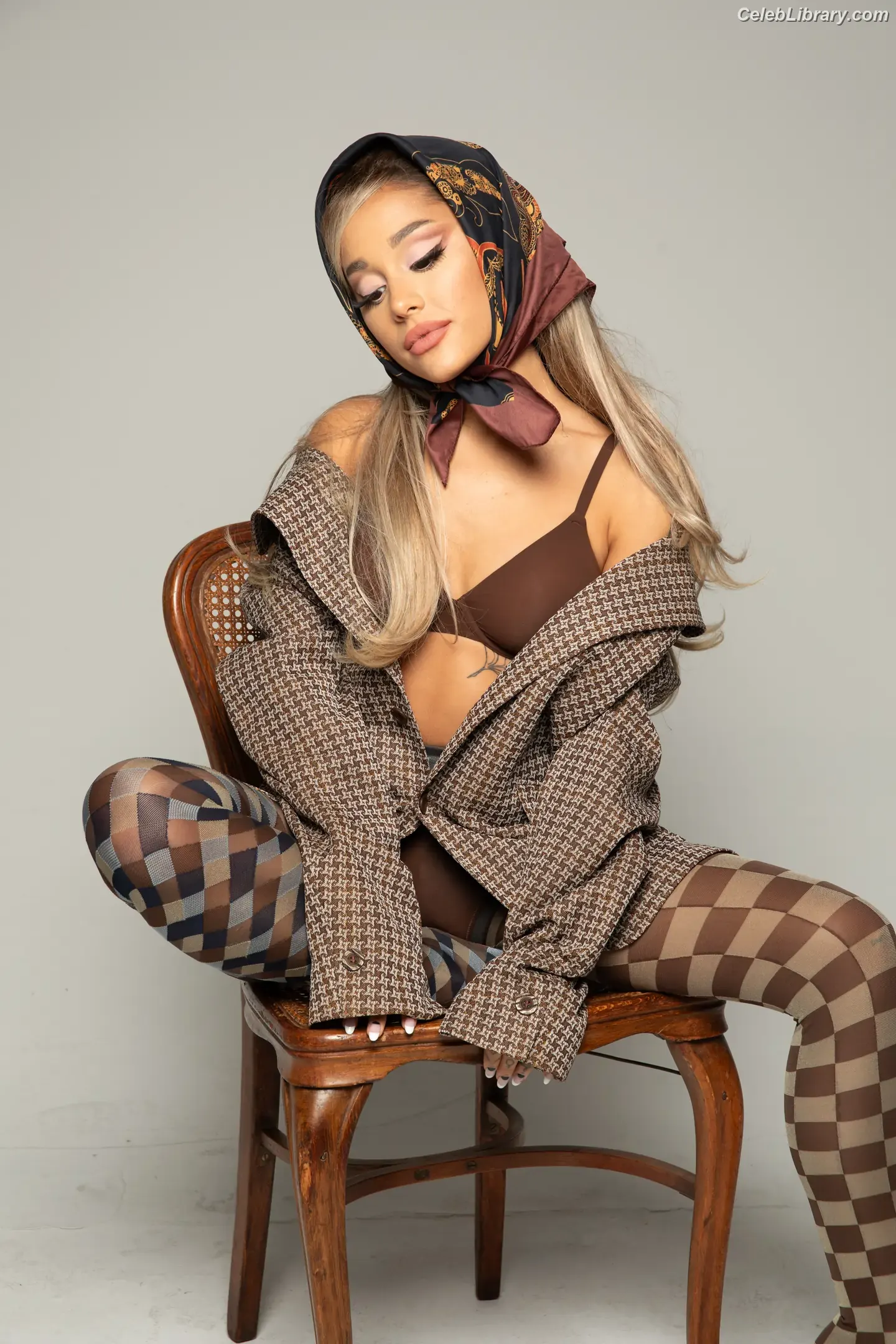 Ariana Grande photo 5 of 3117