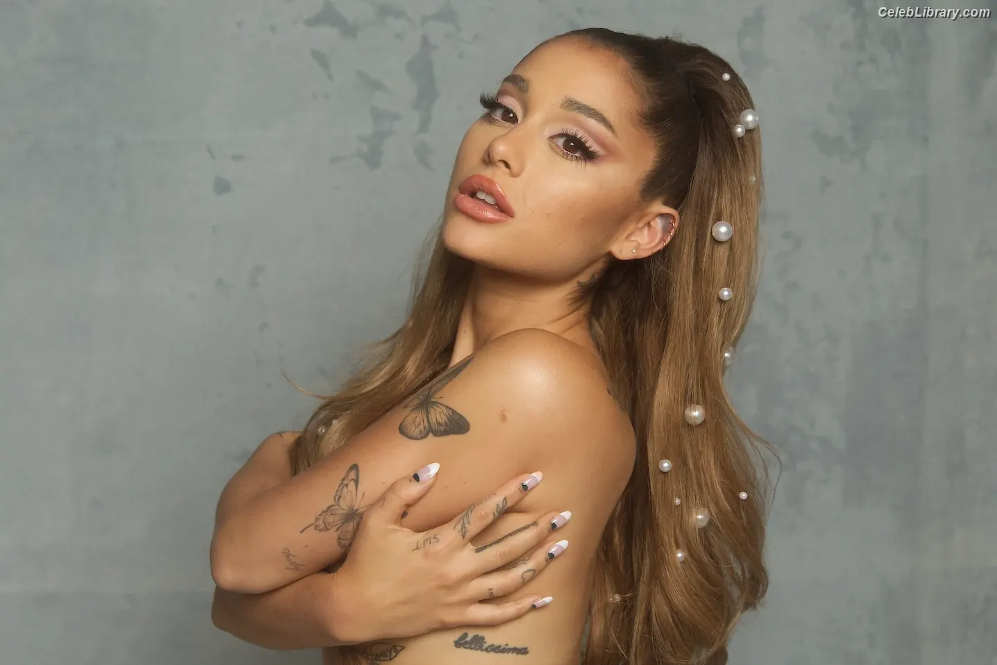 Ariana Grande photo 19 of 3117