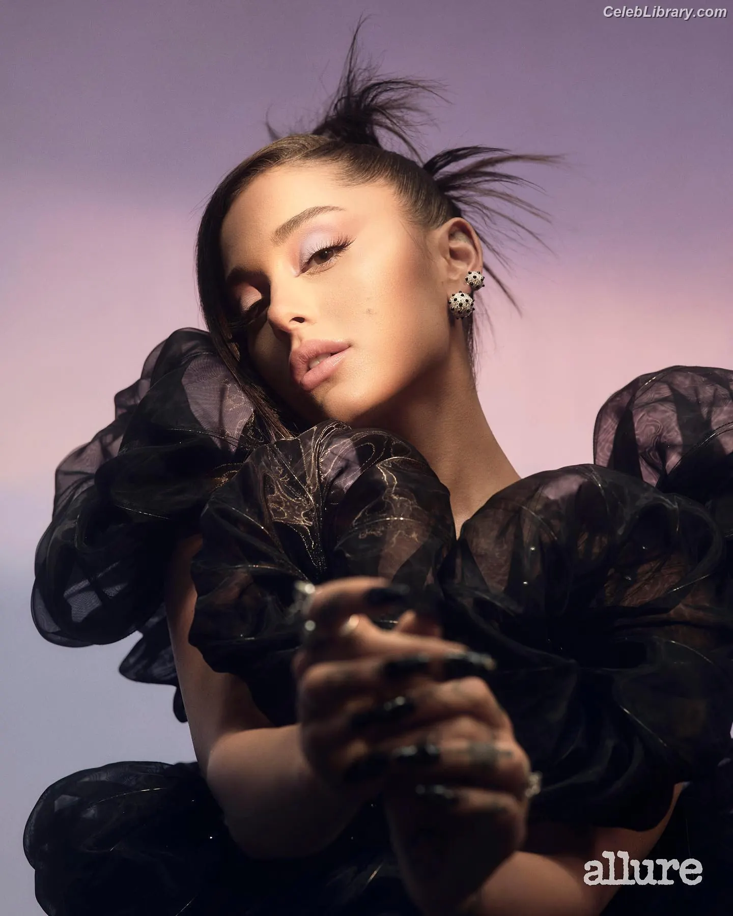Ariana Grande photo 5 of 3117