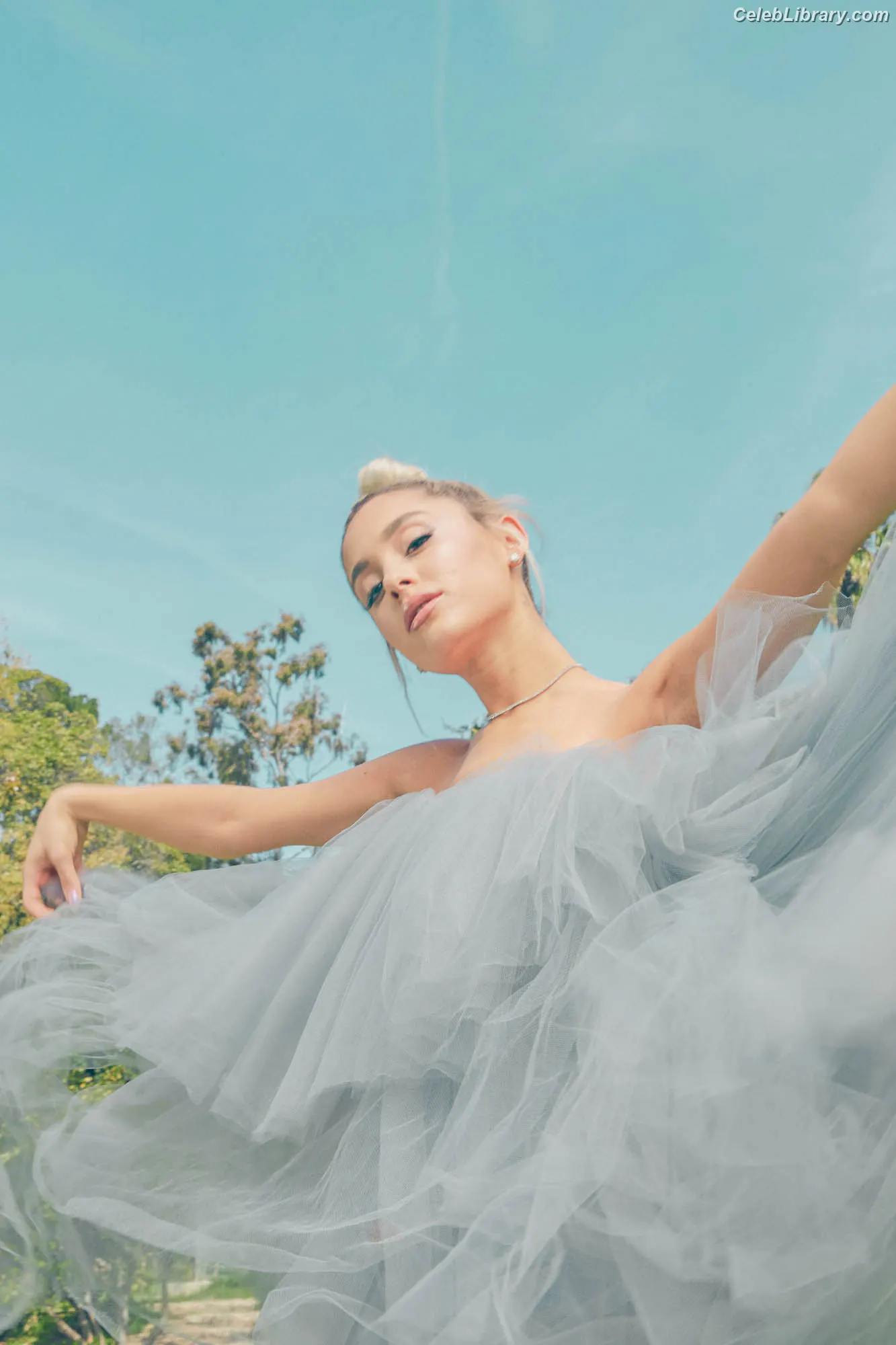 Ariana Grande photo 23 of 3117