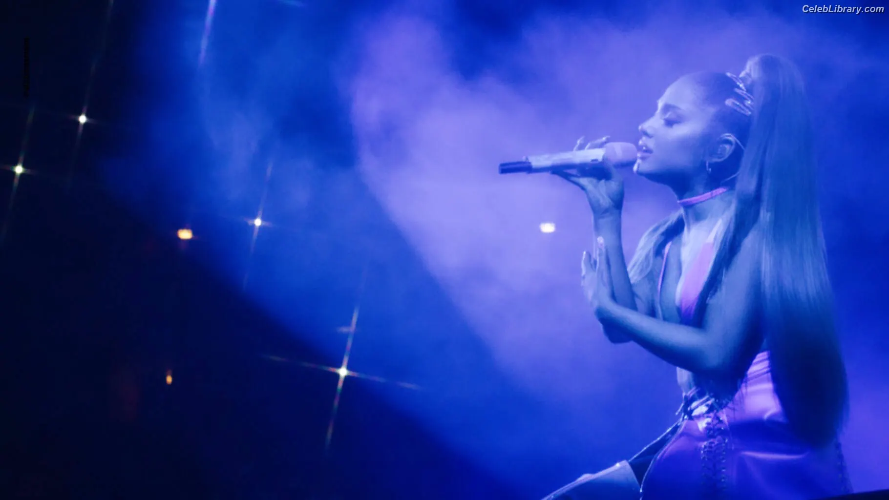 Ariana Grande photo 23 of 3117