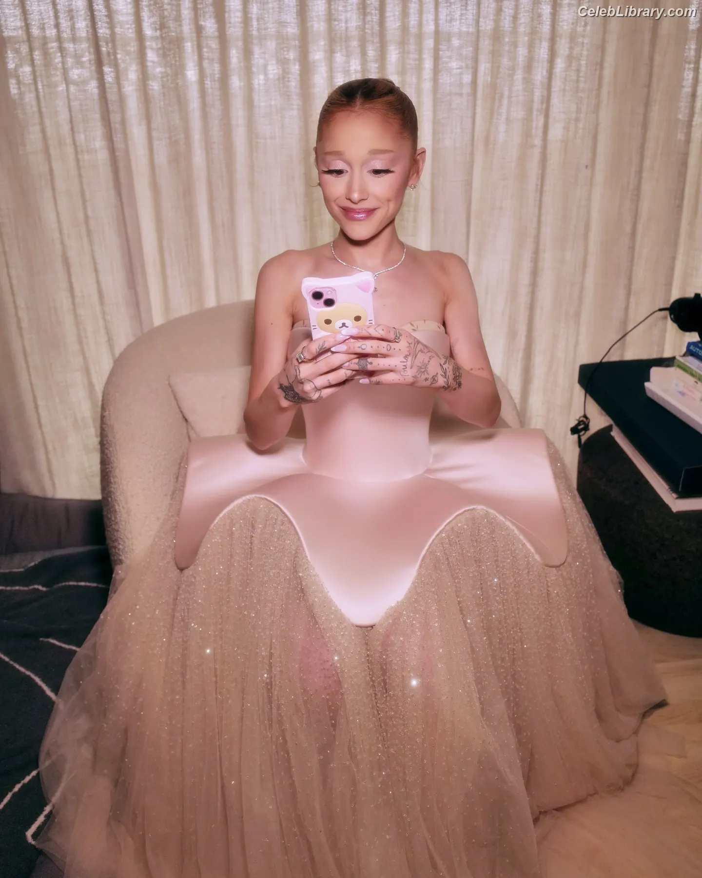 Ariana Grande photo 9 of 3117