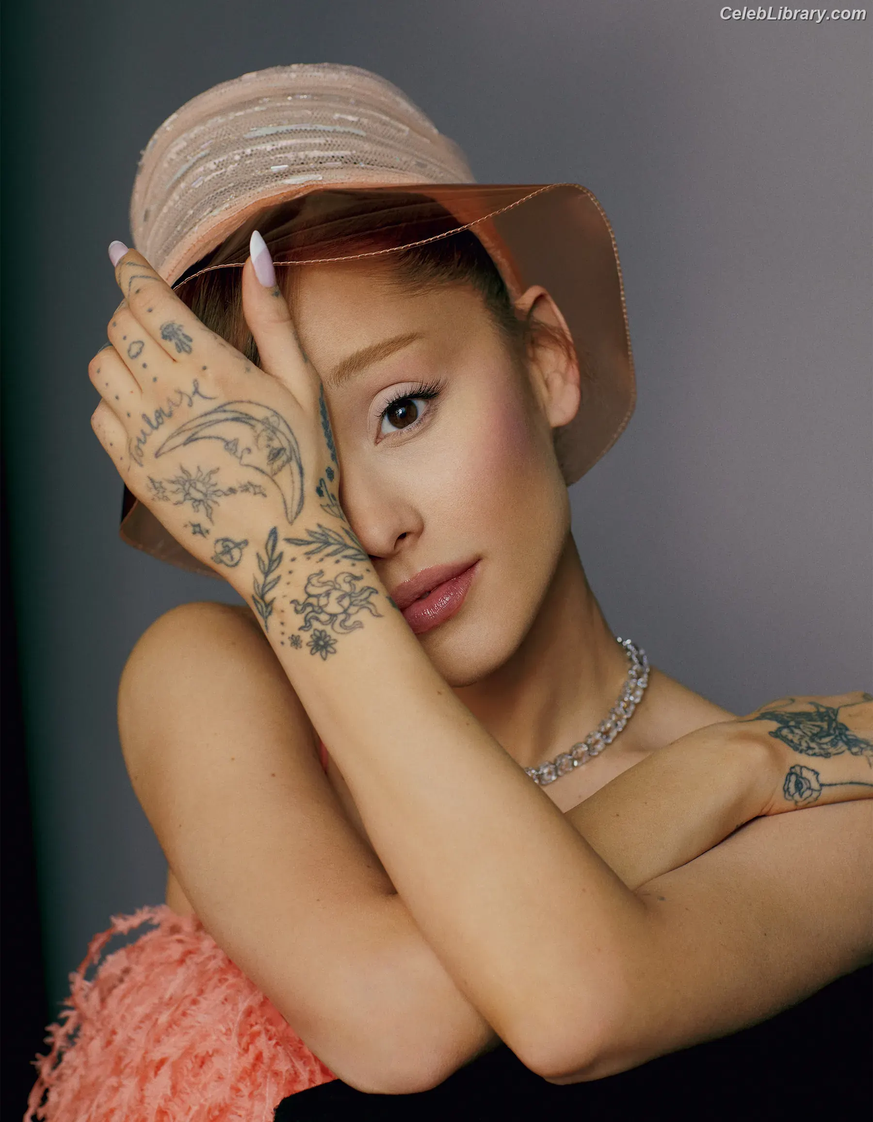 Ariana Grande photo 10 of 3117