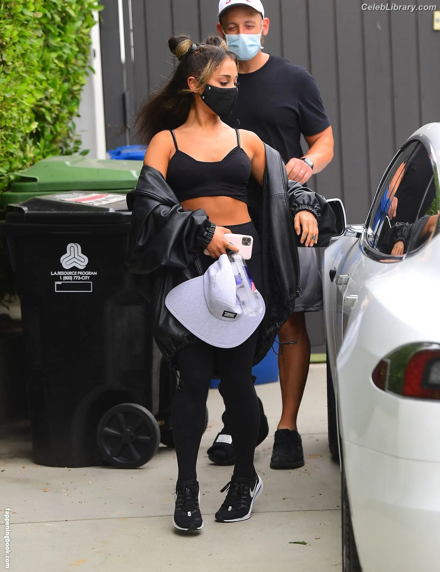 Ariana Grande photo 17 of 3117
