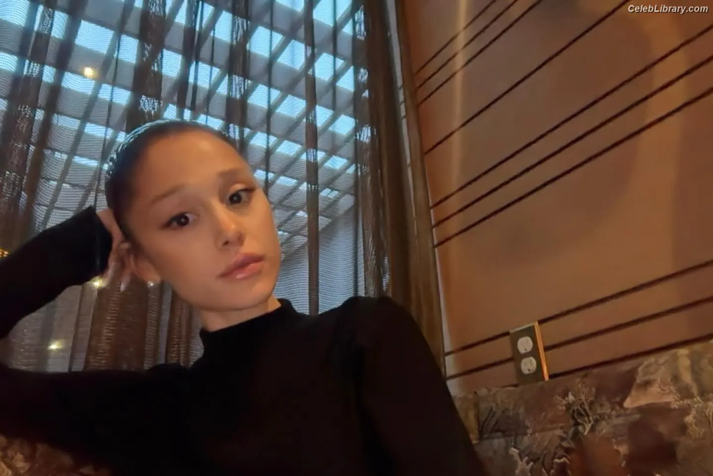 Ariana Grande photo 22 of 3117