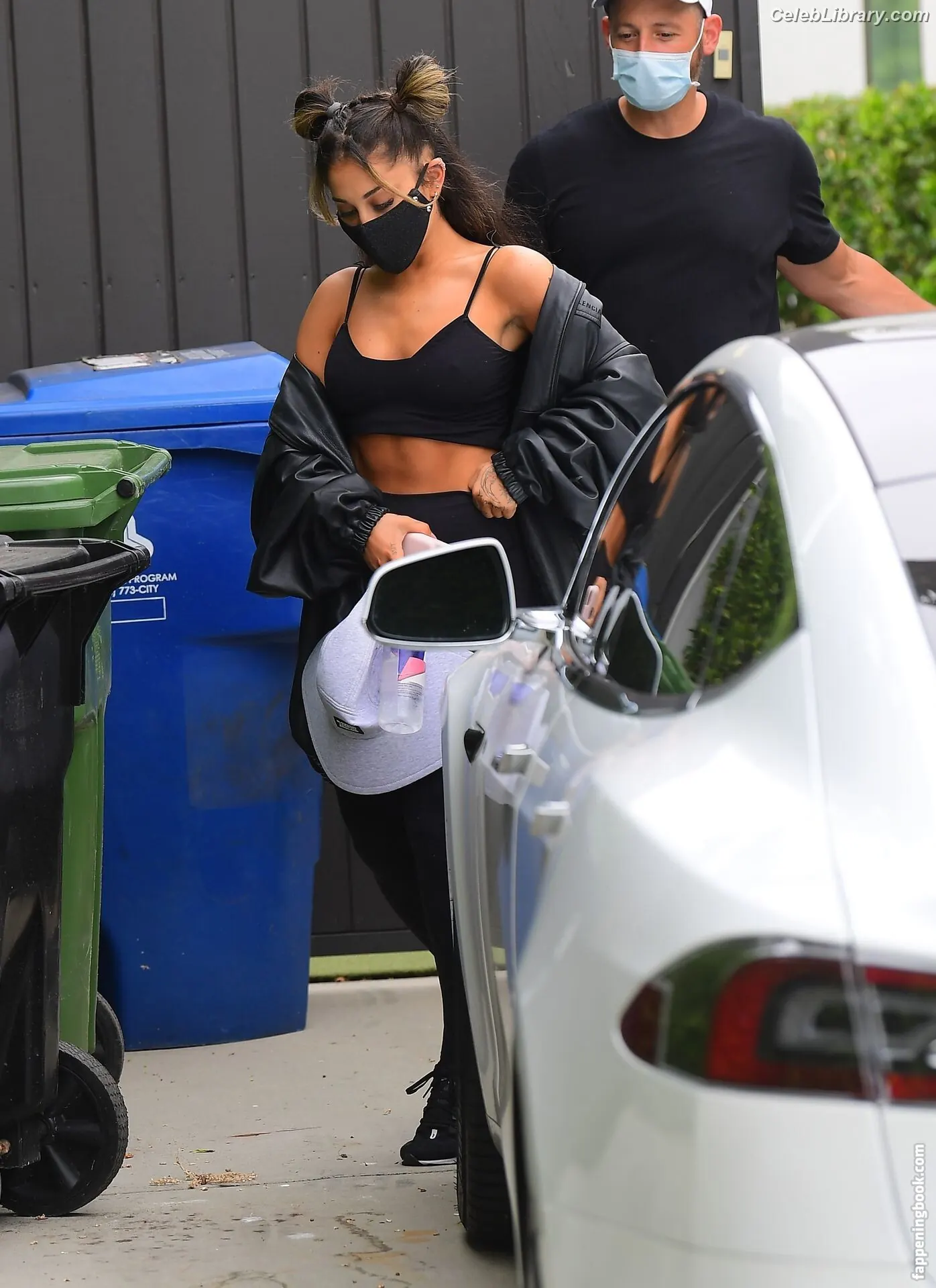 Ariana Grande photo 24 of 3117