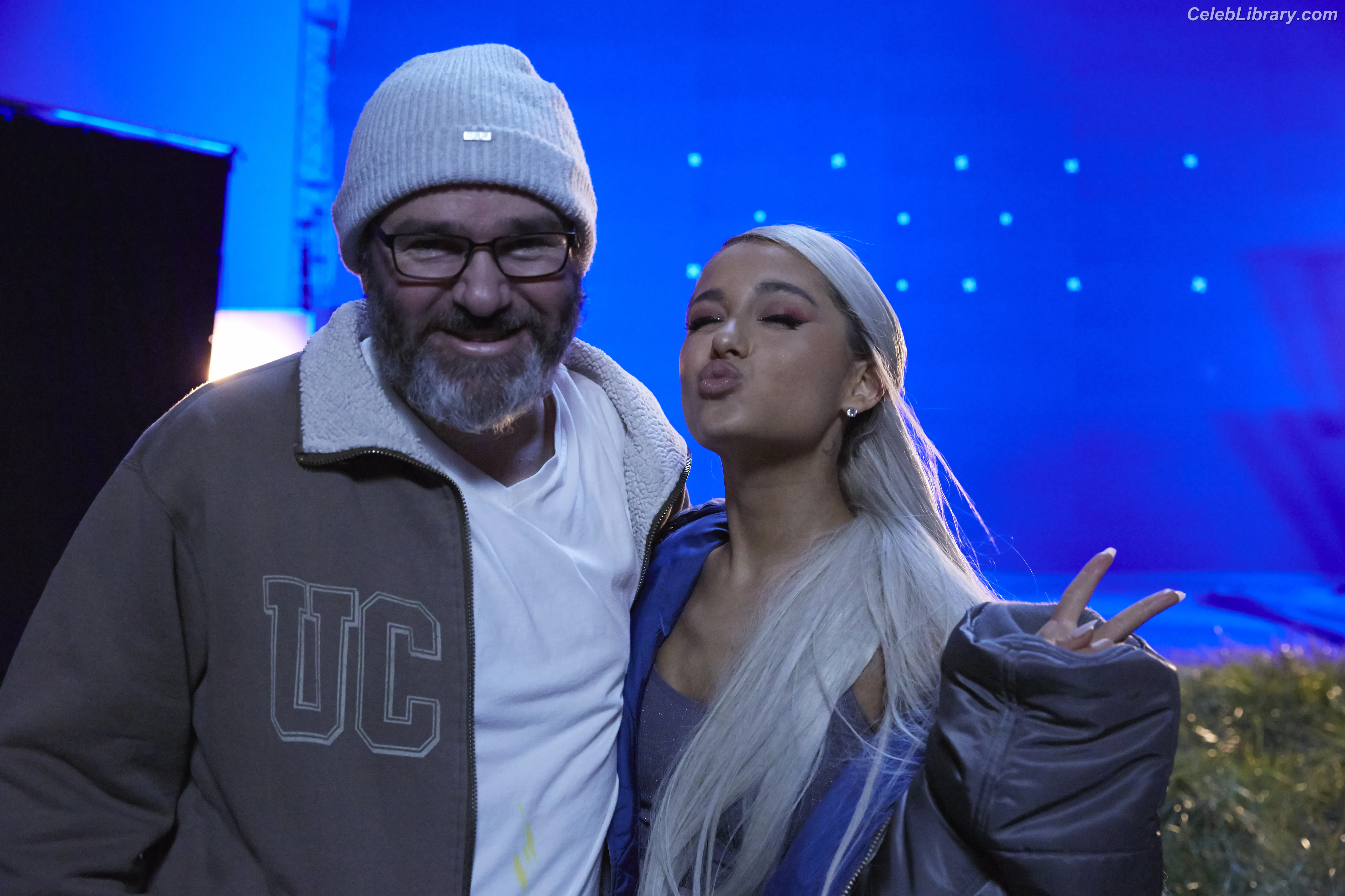 Ariana Grande photo 5 of 3117