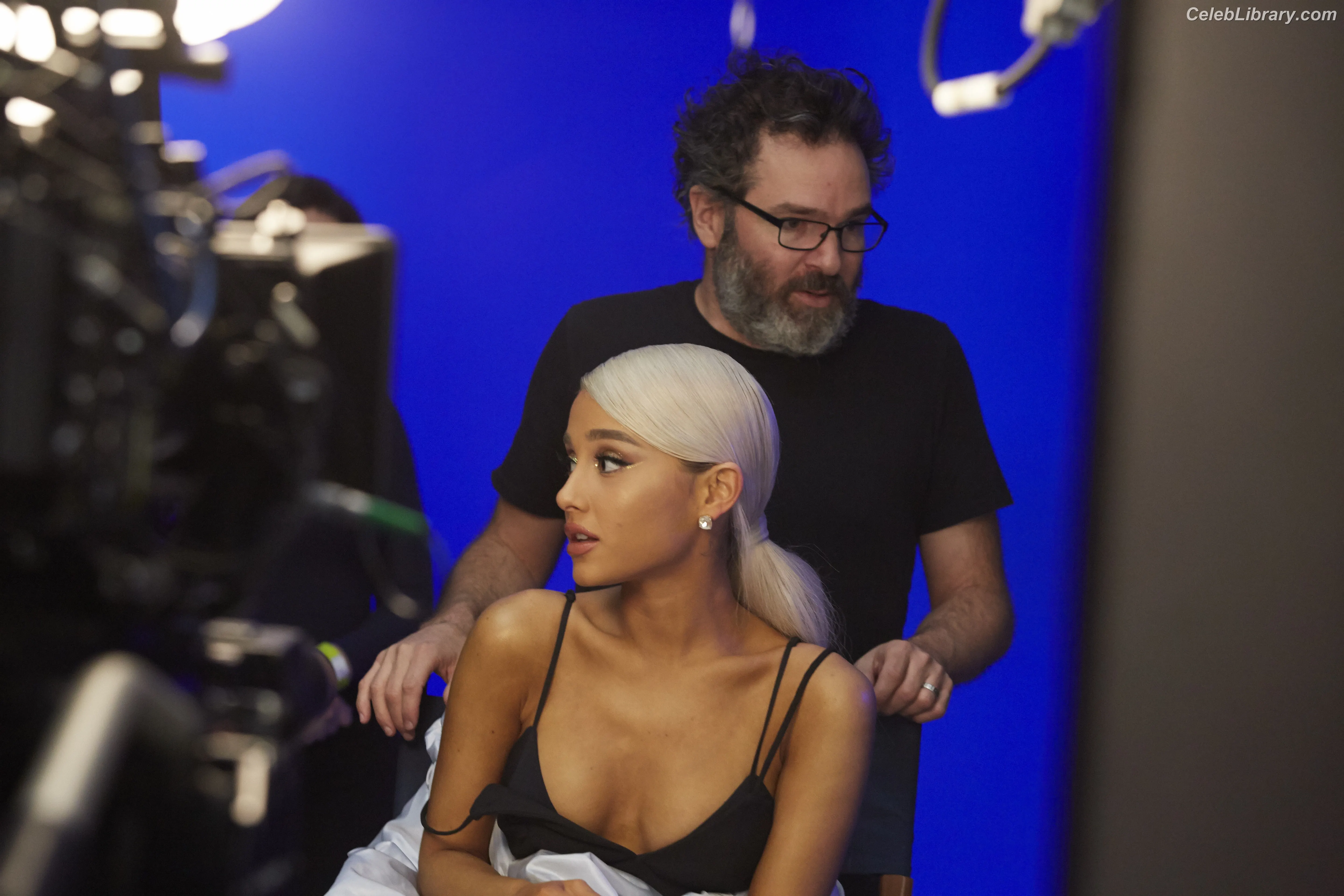 Ariana Grande photo 7 of 3117