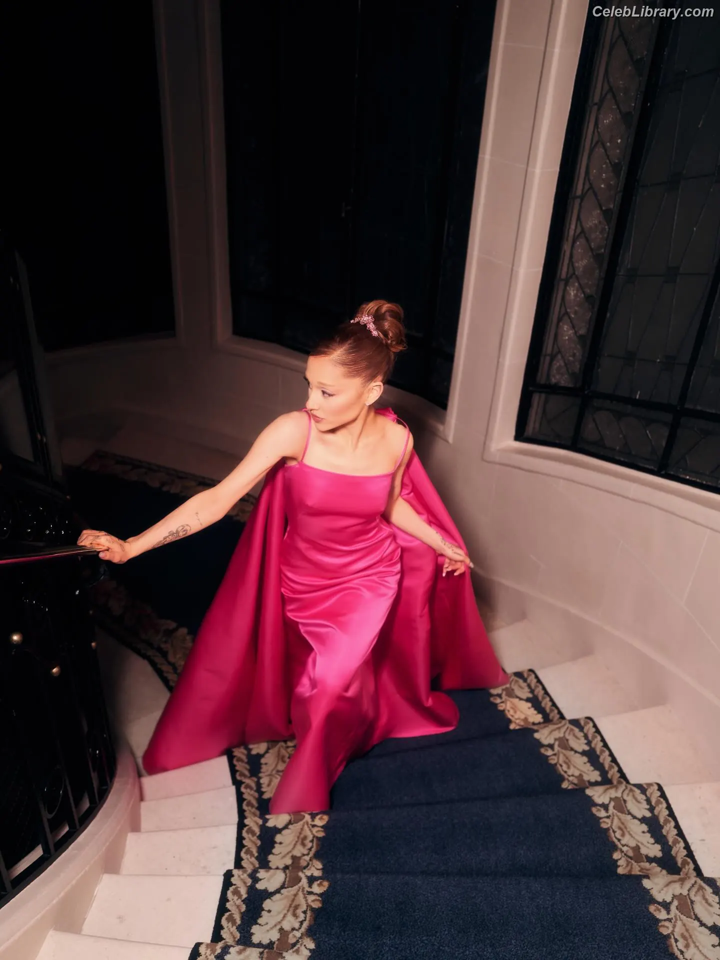 Ariana Grande photo 18 of 3117