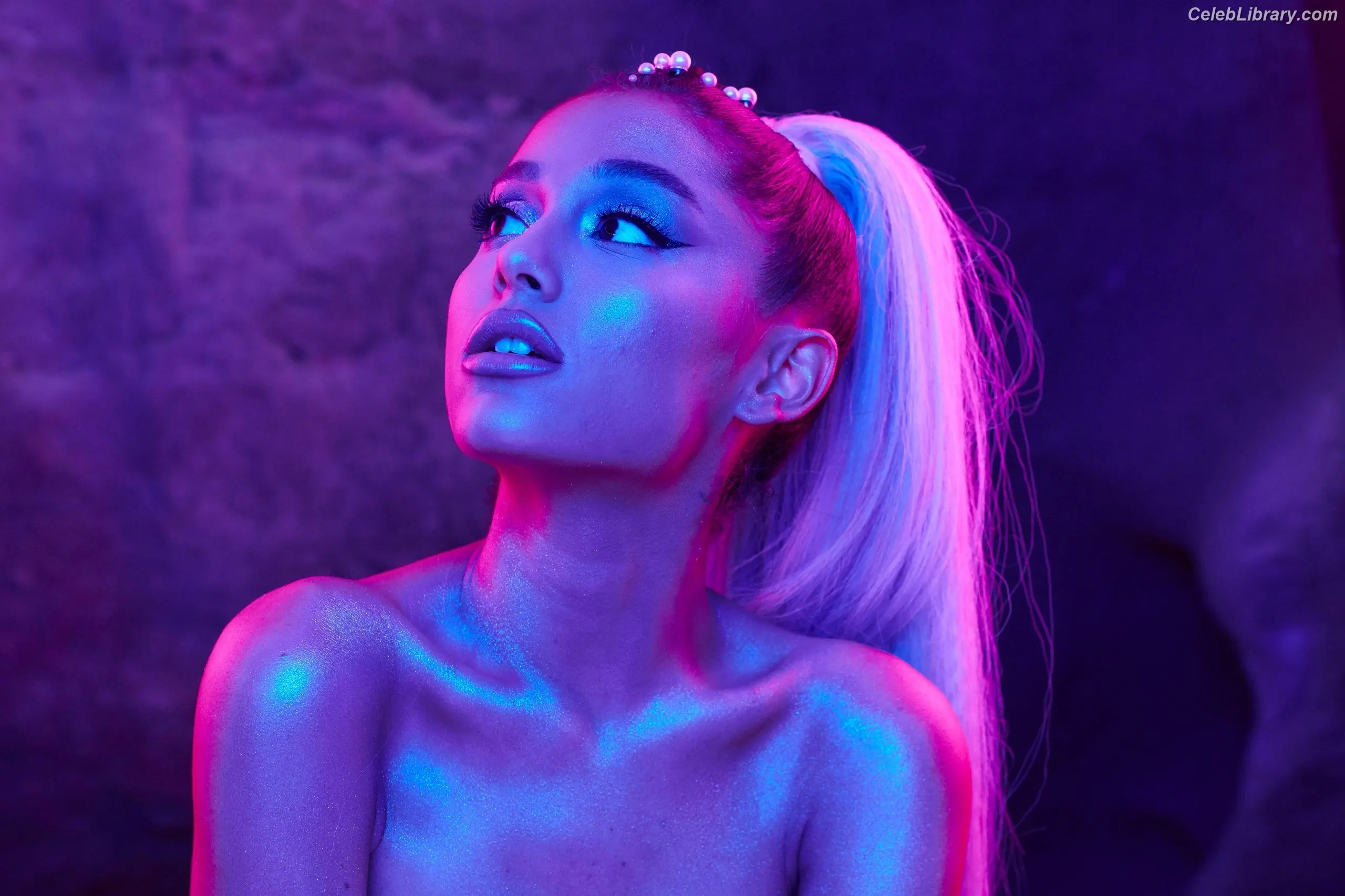 Ariana Grande photo 9 of 3117