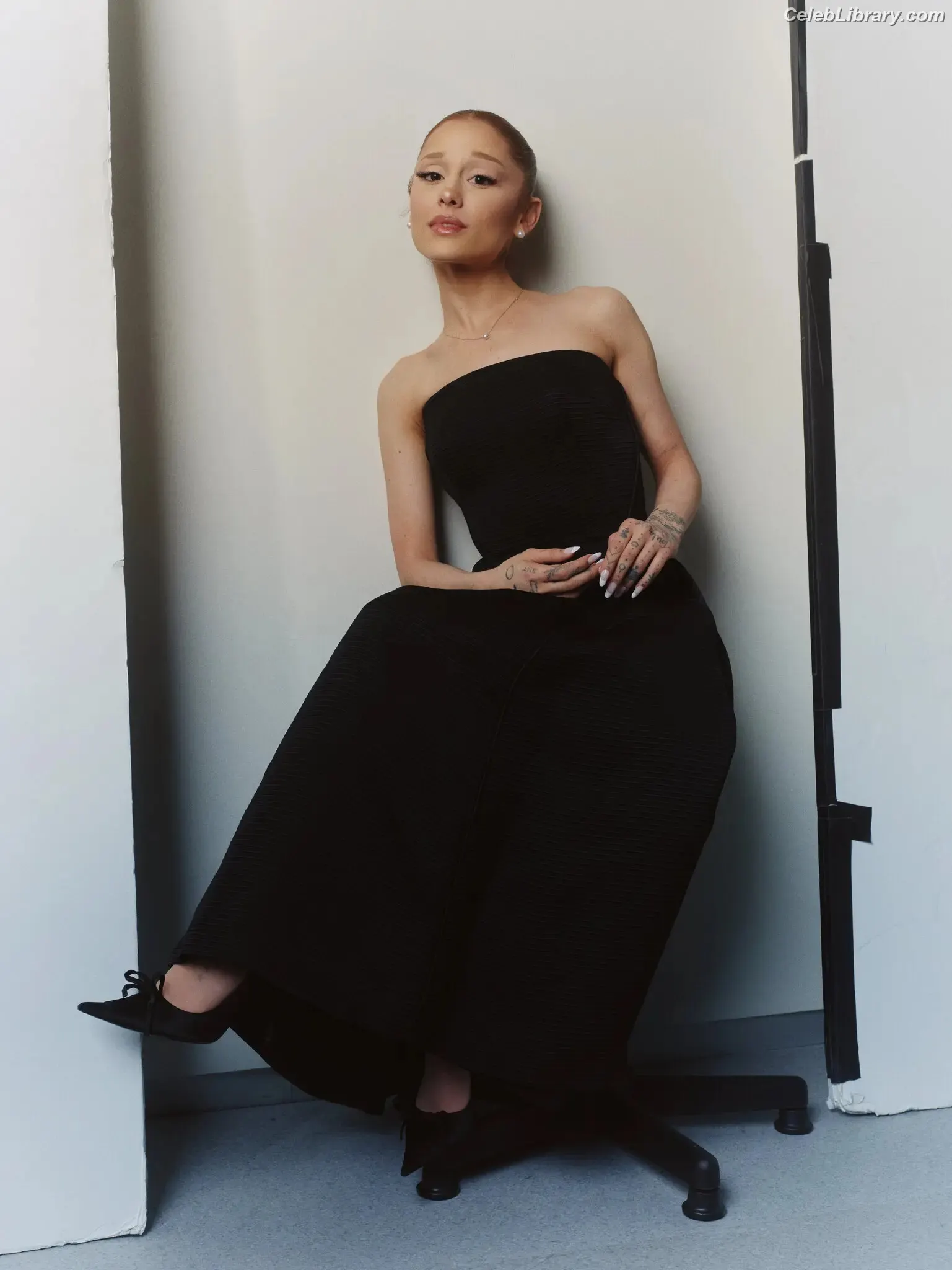 Ariana Grande photo 24 of 3117