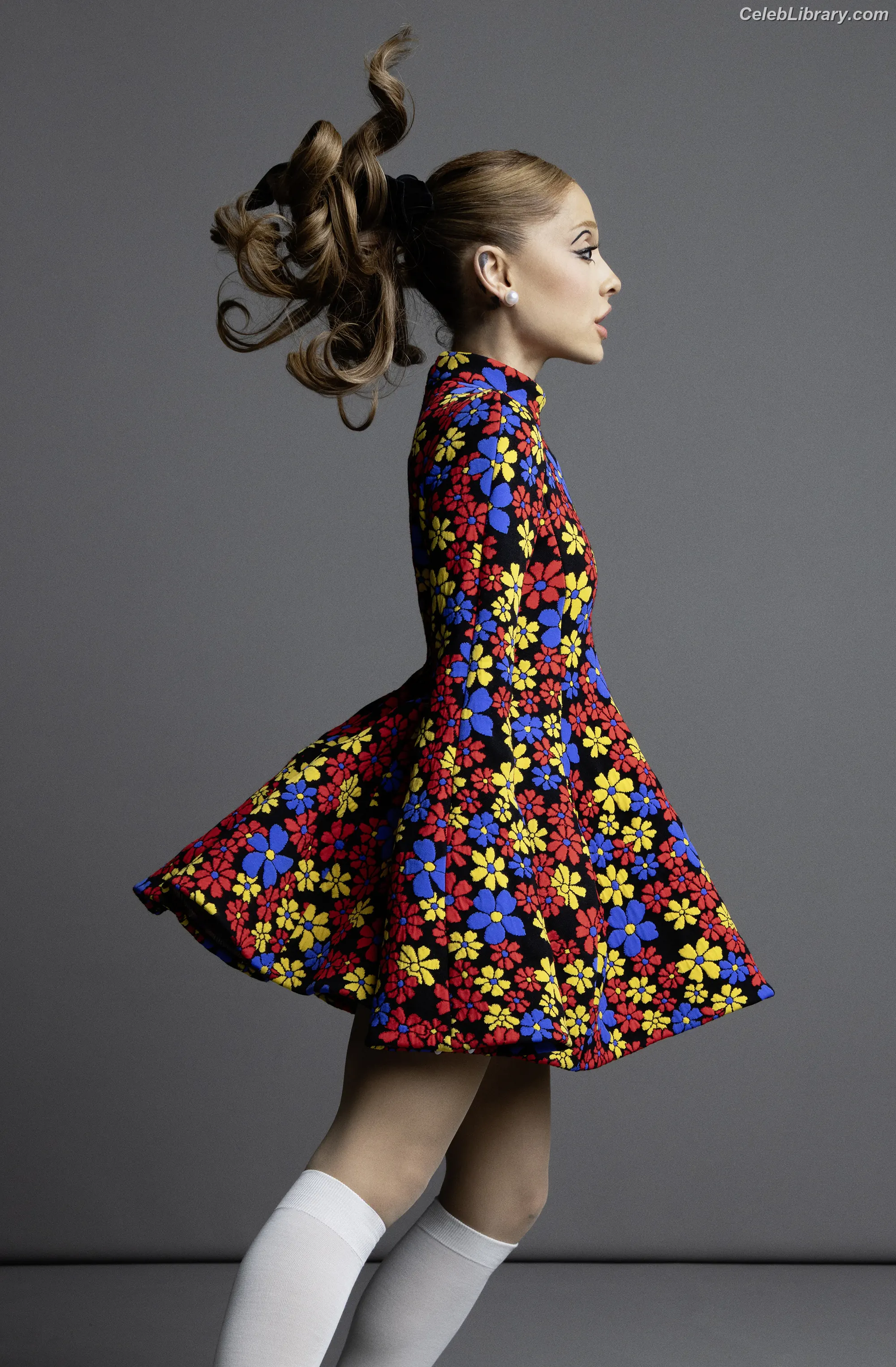 Ariana Grande photo 5 of 3117