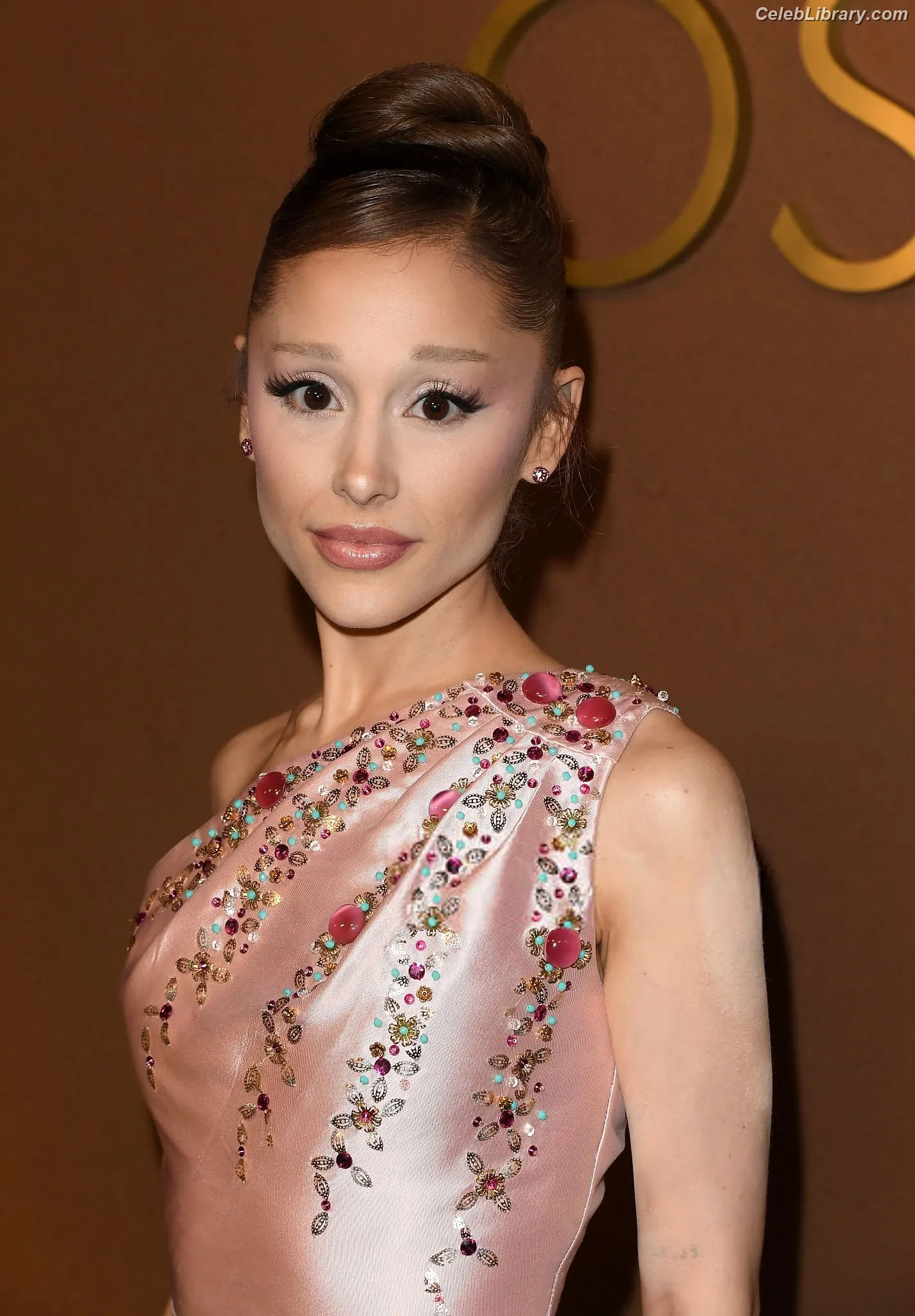 Ariana Grande photo 22 of 3117