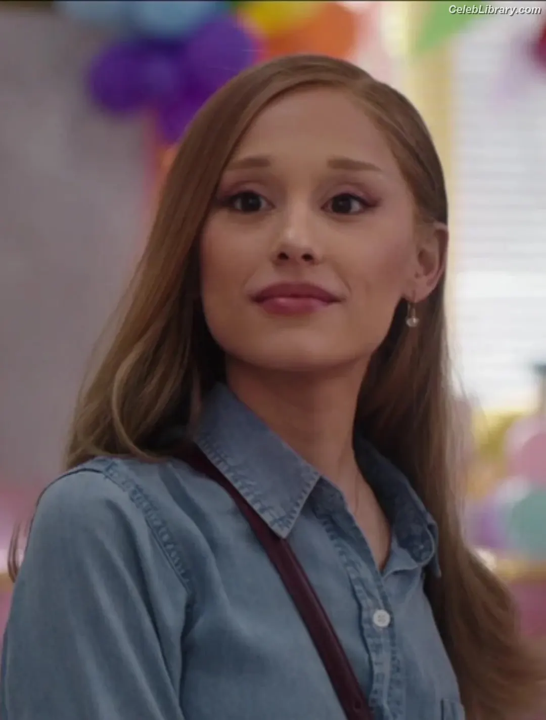 Ariana Grande photo 2 of 3117
