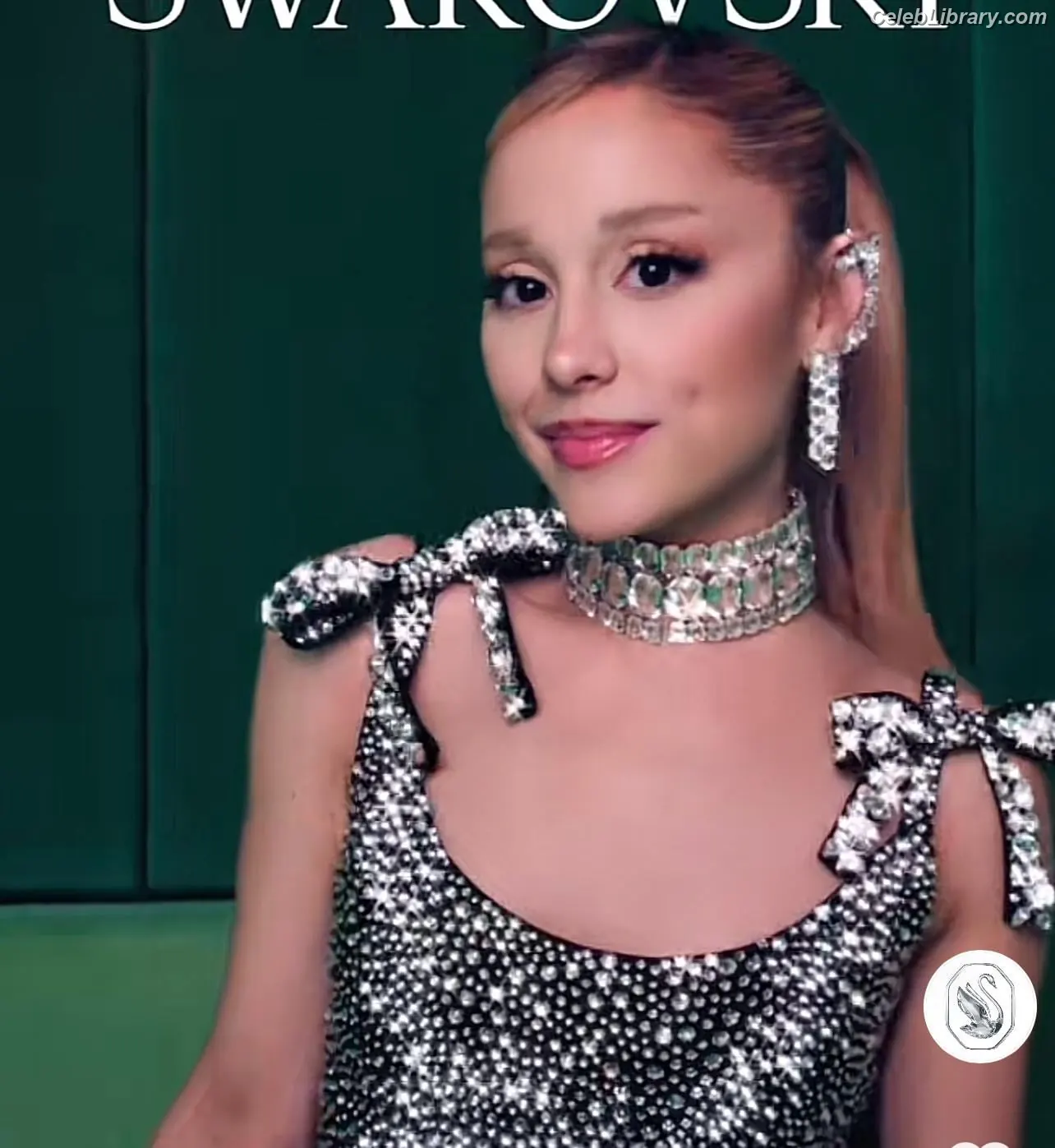 Ariana Grande photo 3 of 3117