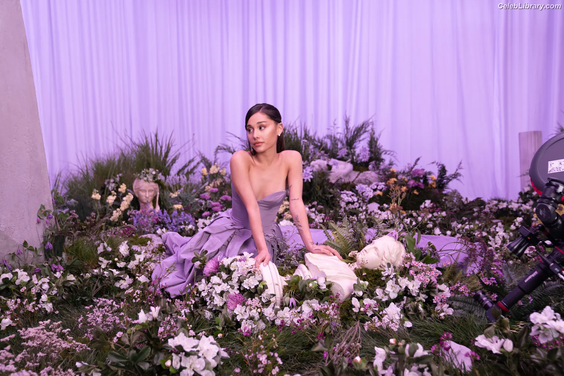 Ariana Grande photo 17 of 3117