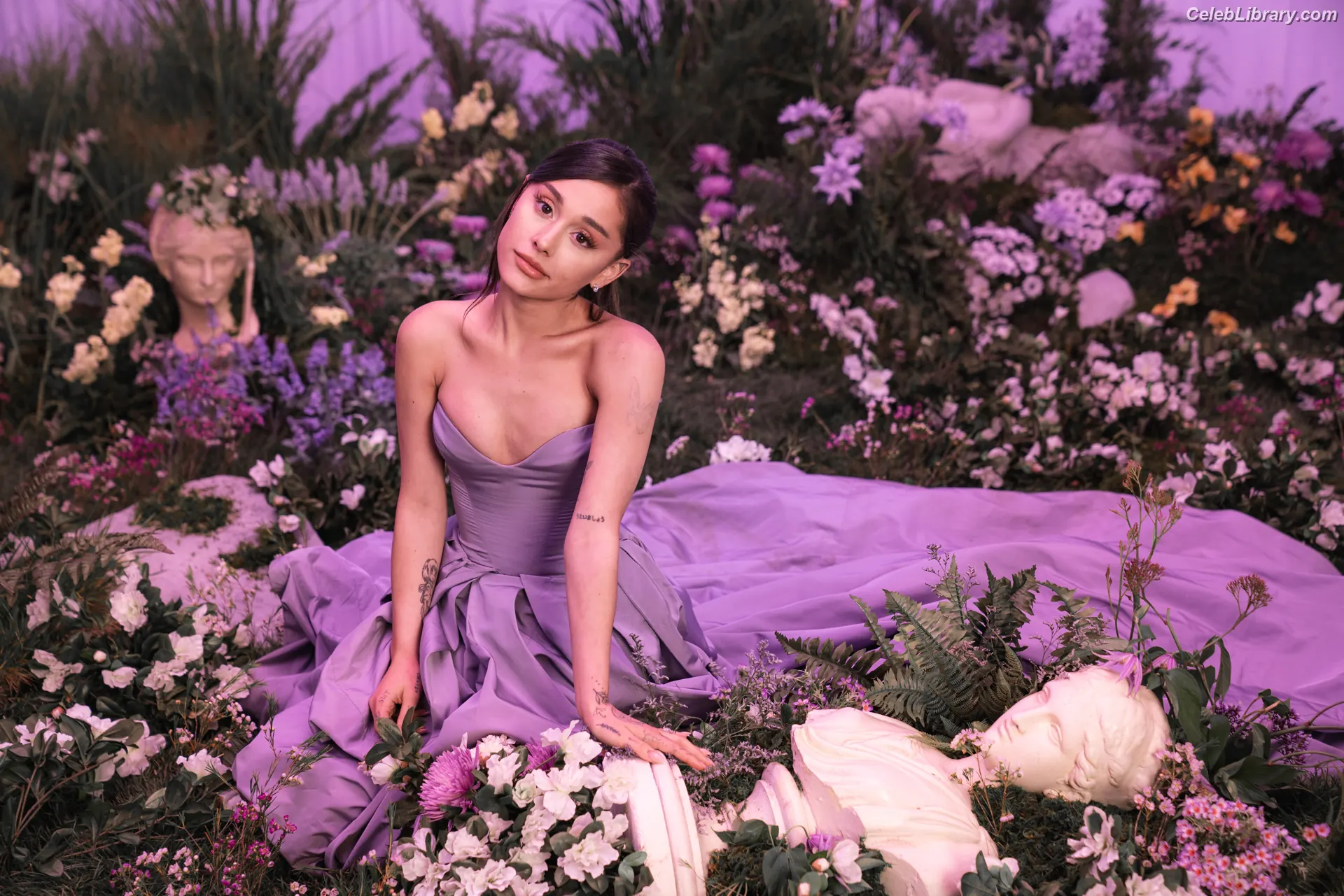 Ariana Grande photo 10 of 3117