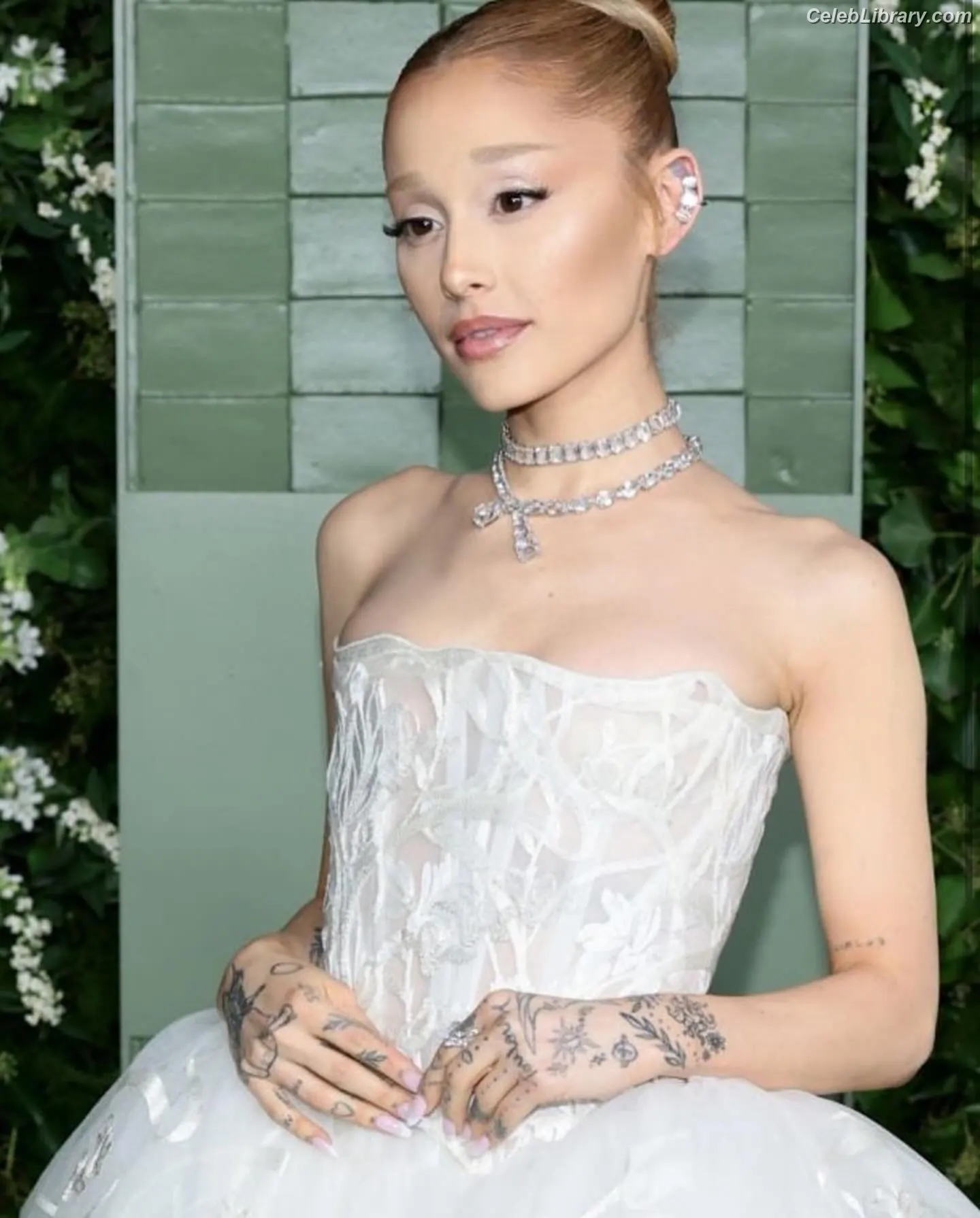 Ariana Grande photo 3 of 3117