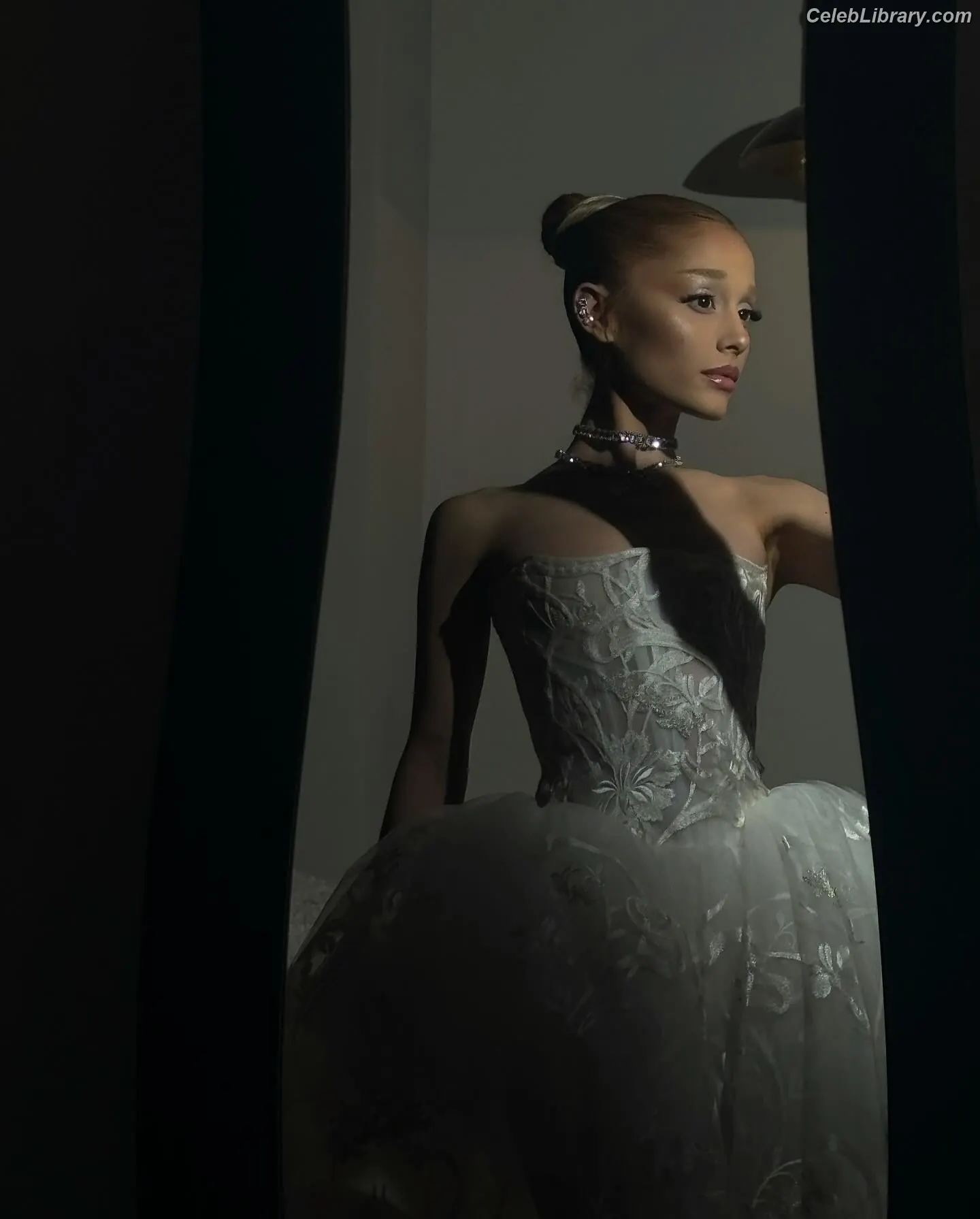 Ariana Grande photo 5 of 3117