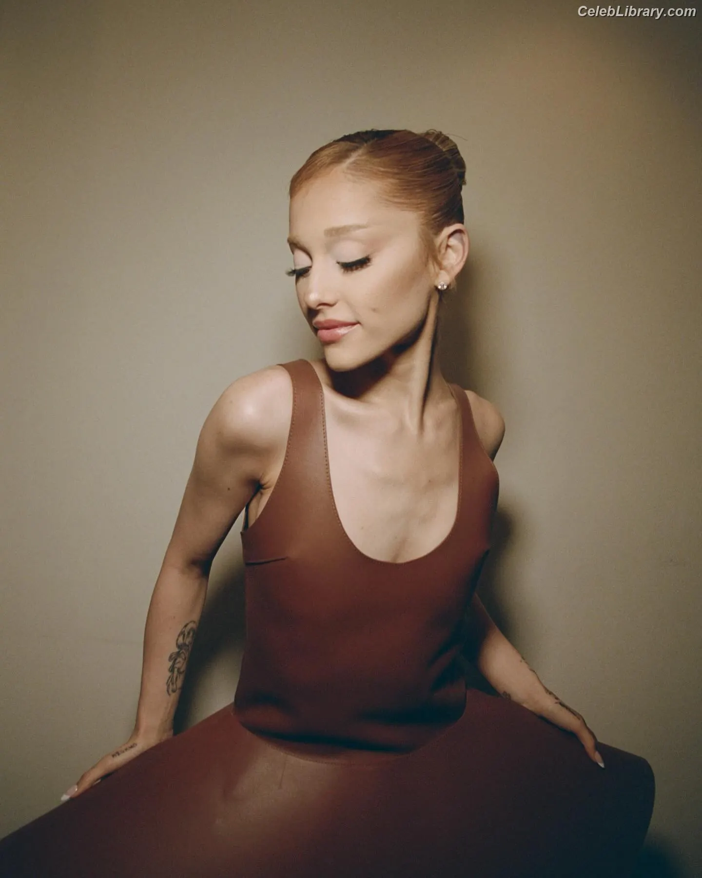 Ariana Grande photo 20 of 3117
