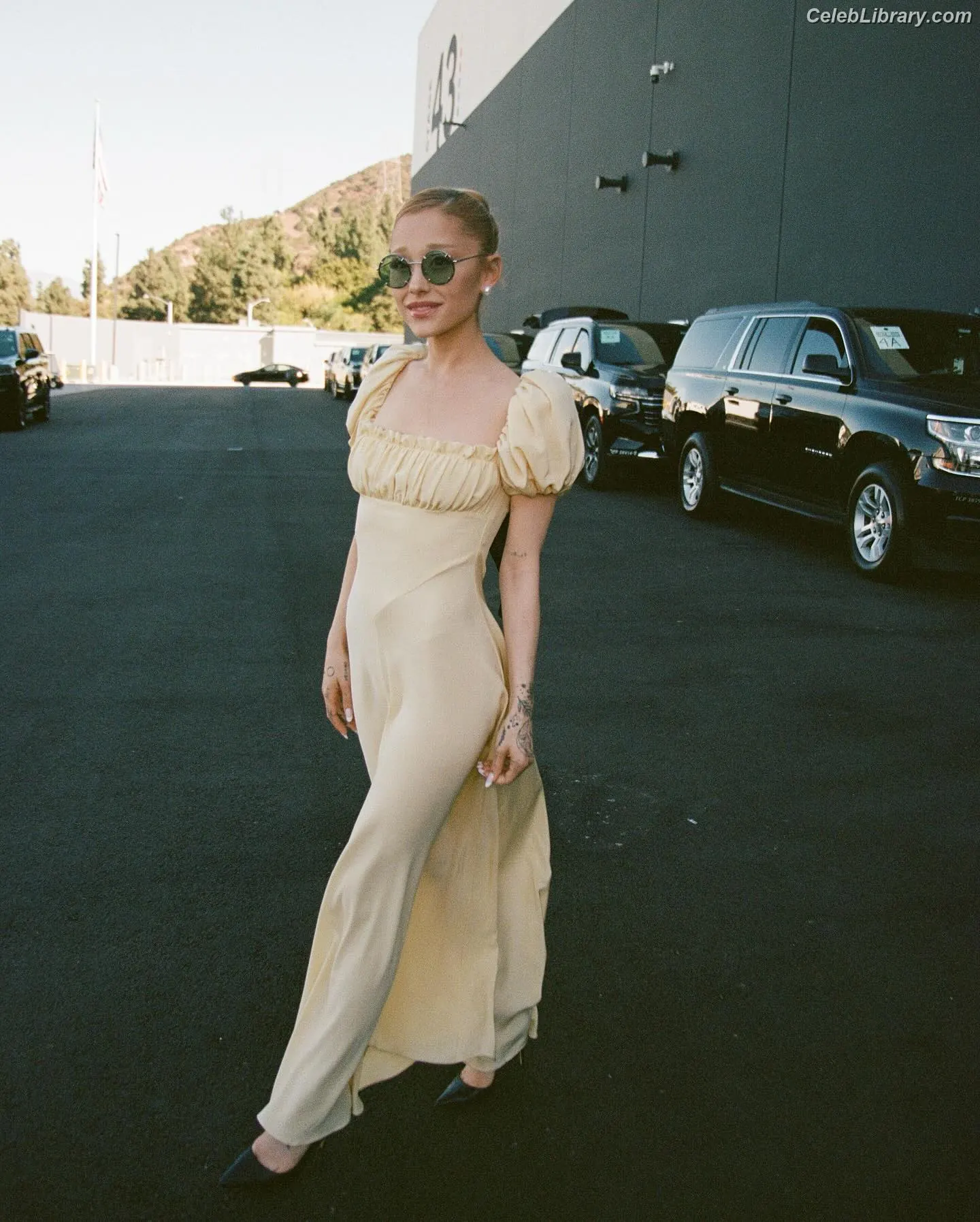 Ariana Grande photo 5 of 3117