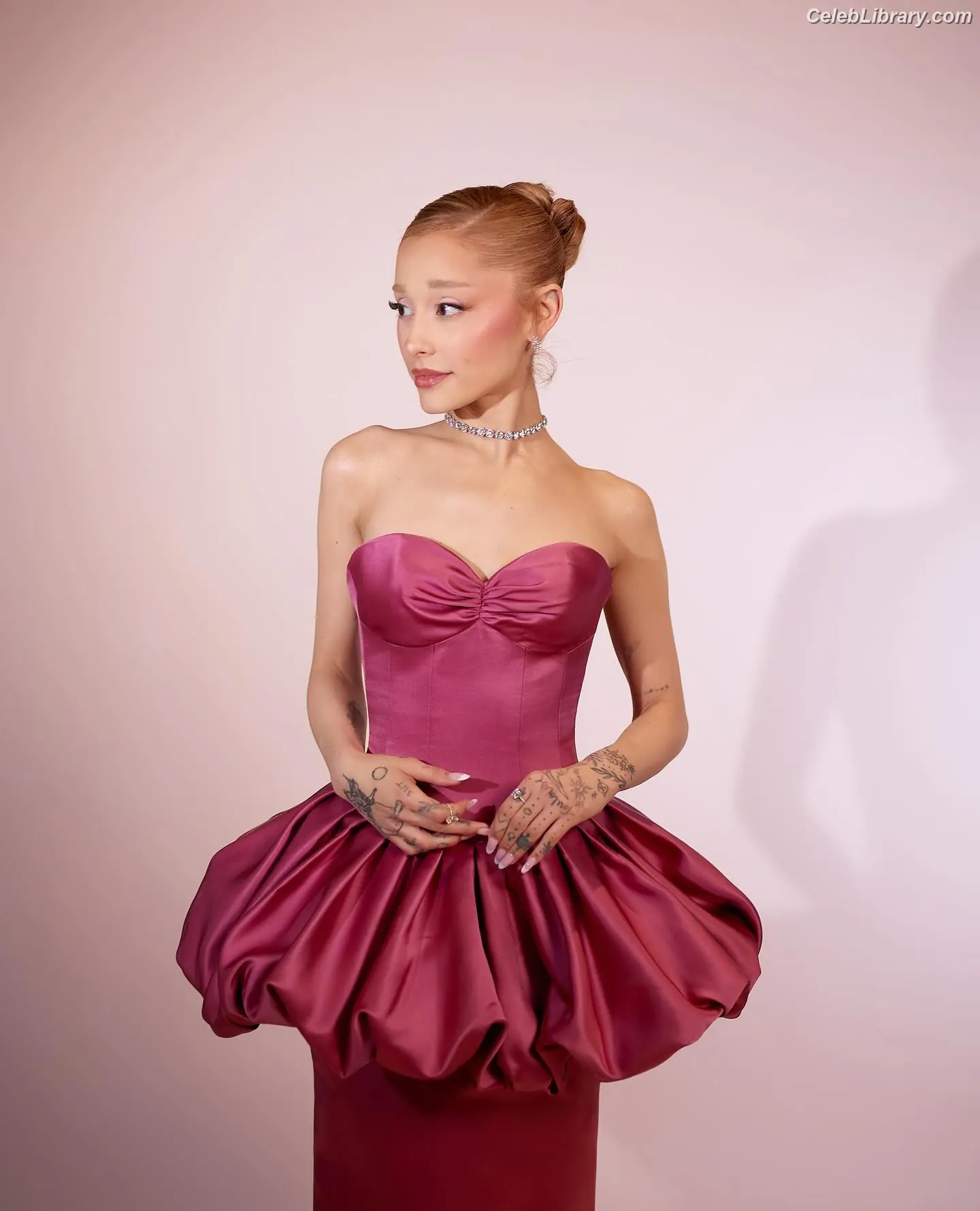 Ariana Grande photo 8 of 3117