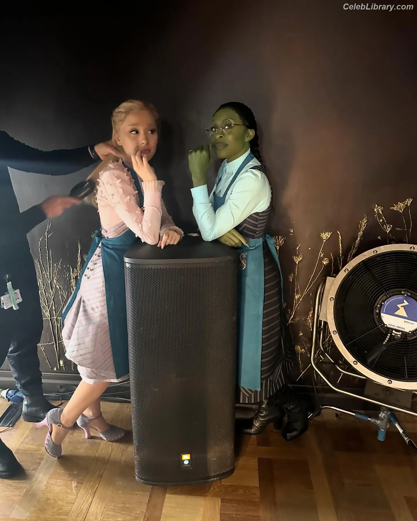 Ariana Grande photo 13 of 3117