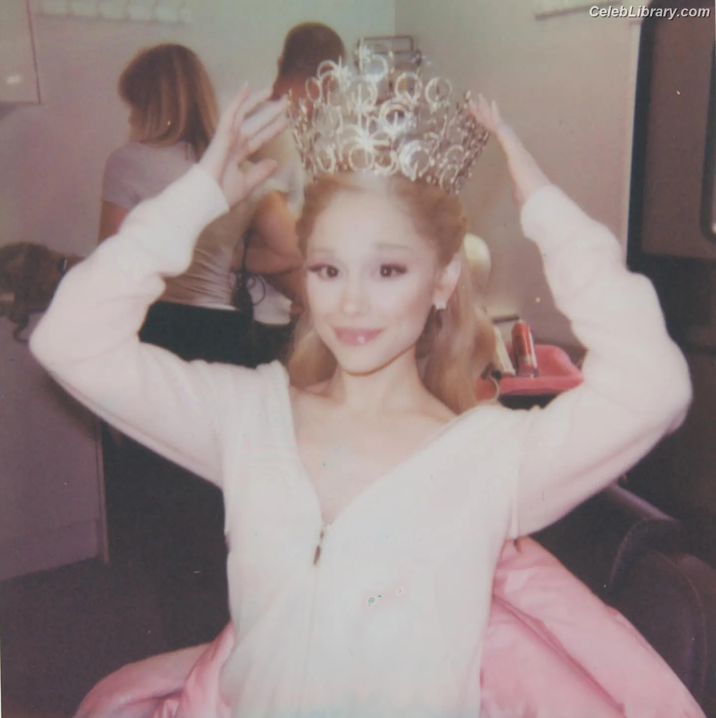 Ariana Grande photo 9 of 3117