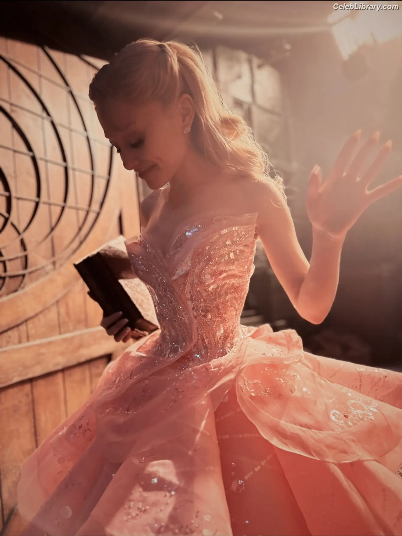 Ariana Grande photo 12 of 3117