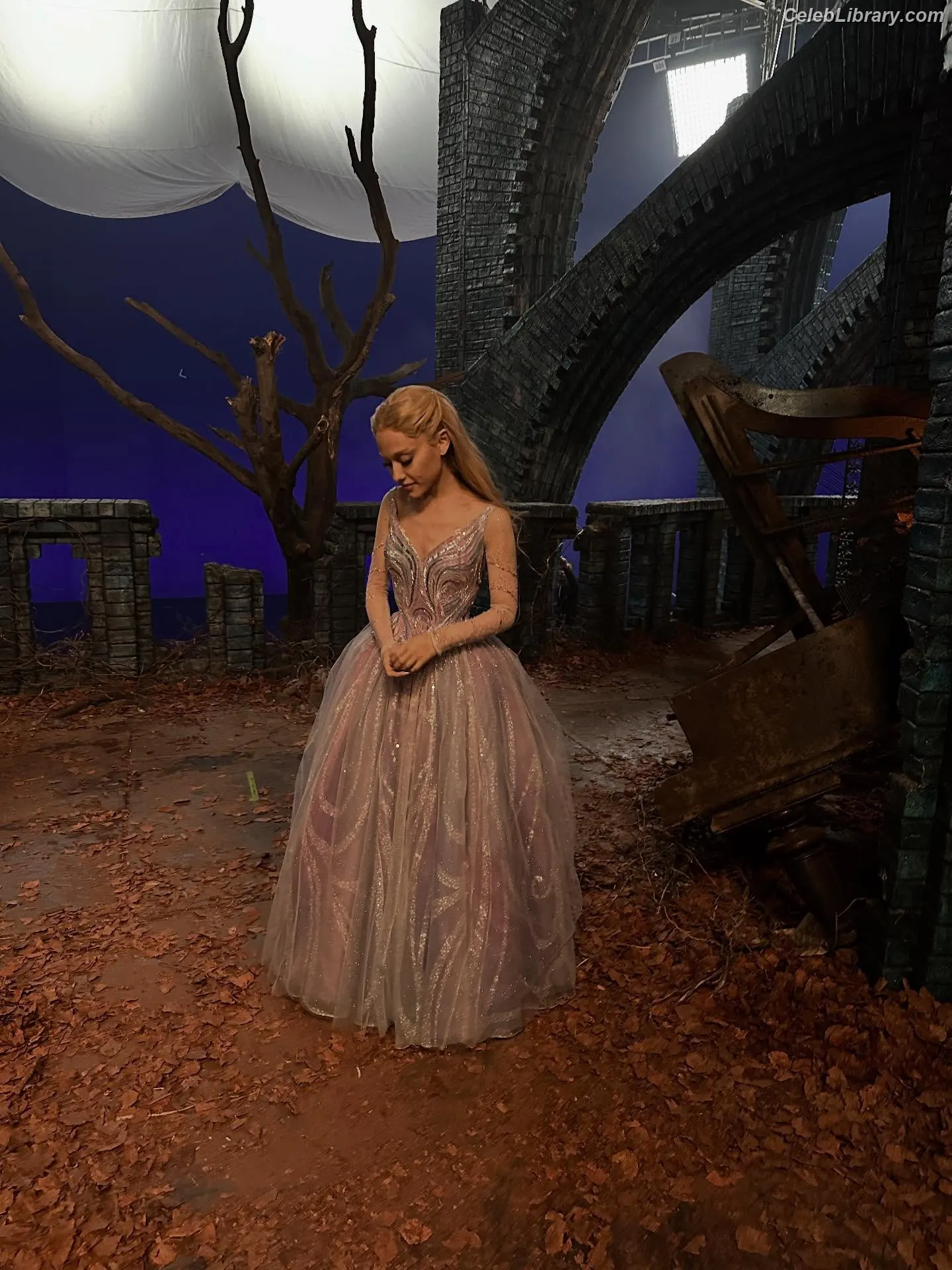 Ariana Grande photo 15 of 3117