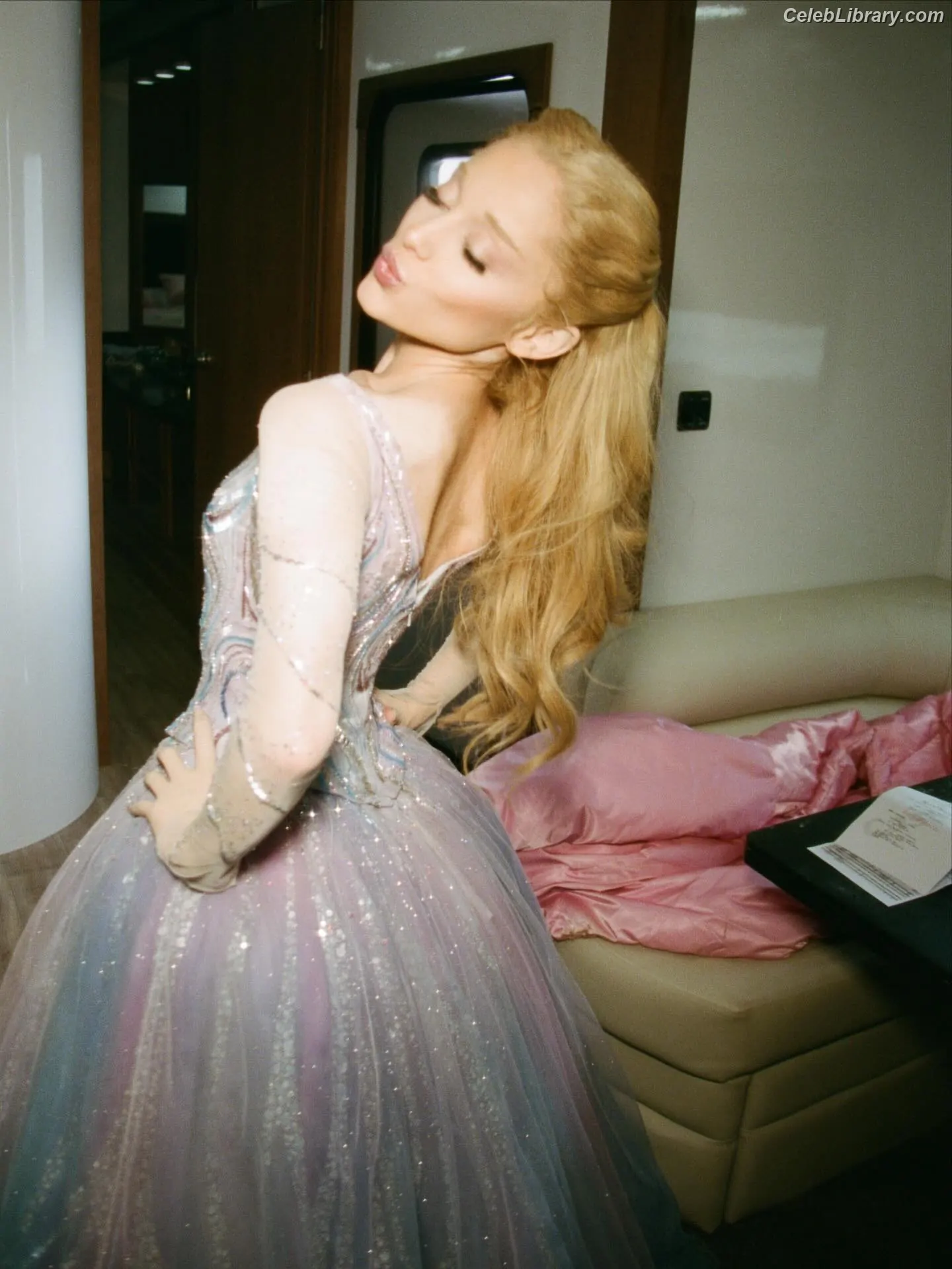 Ariana Grande photo 23 of 3117