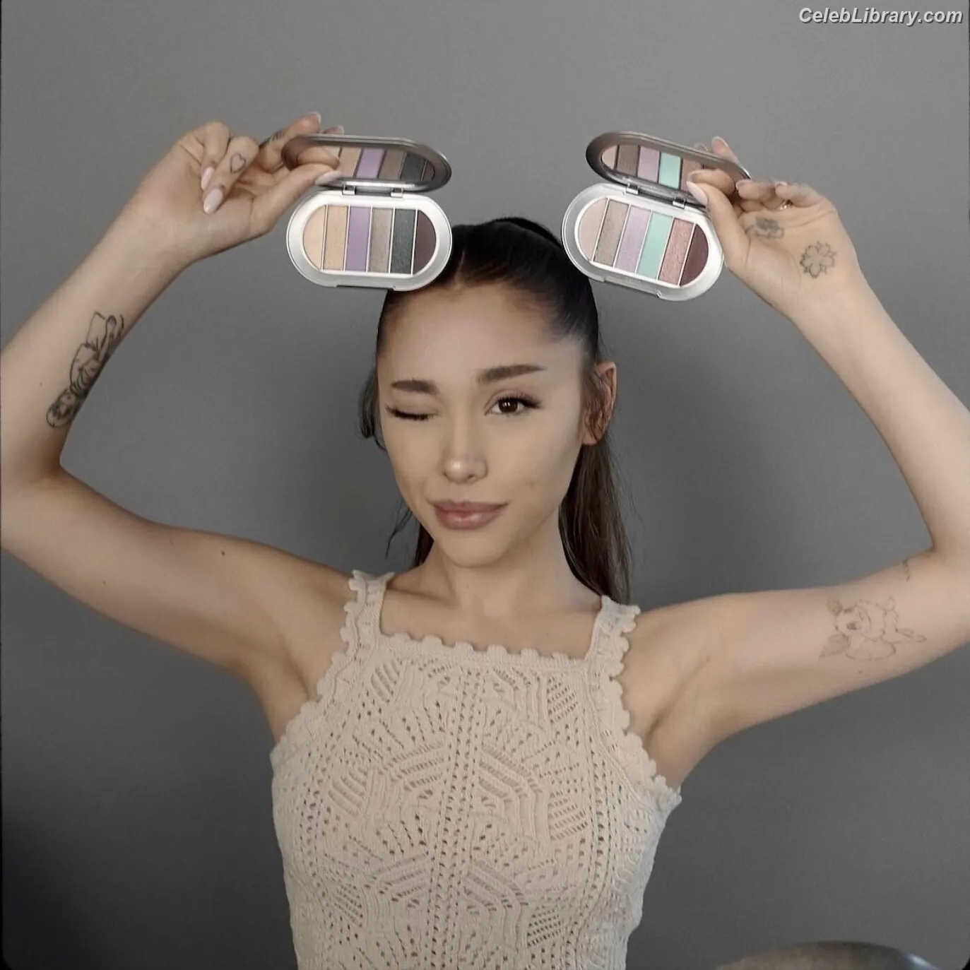Ariana Grande photo 16 of 3117