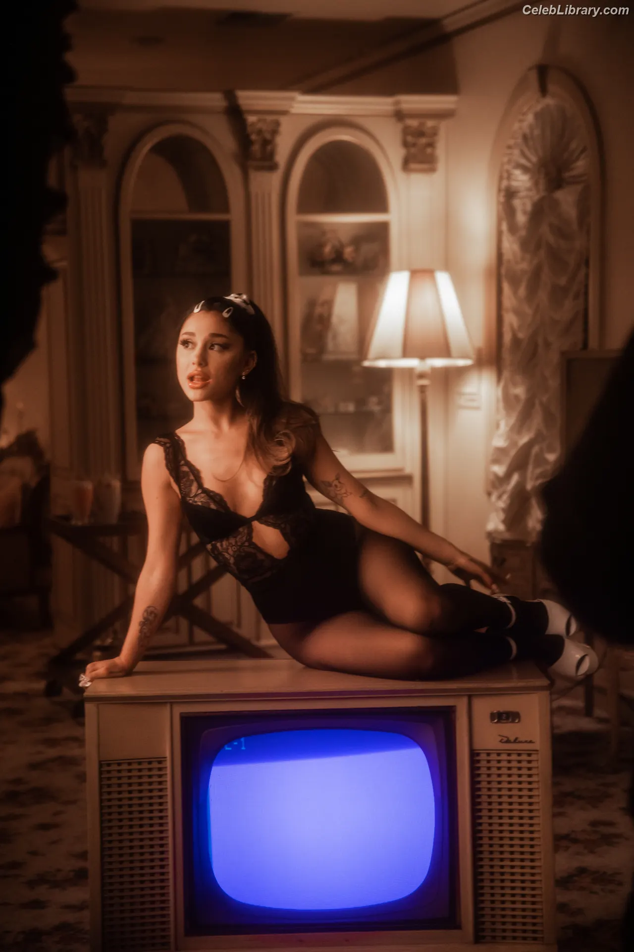 Ariana Grande photo 23 of 3117