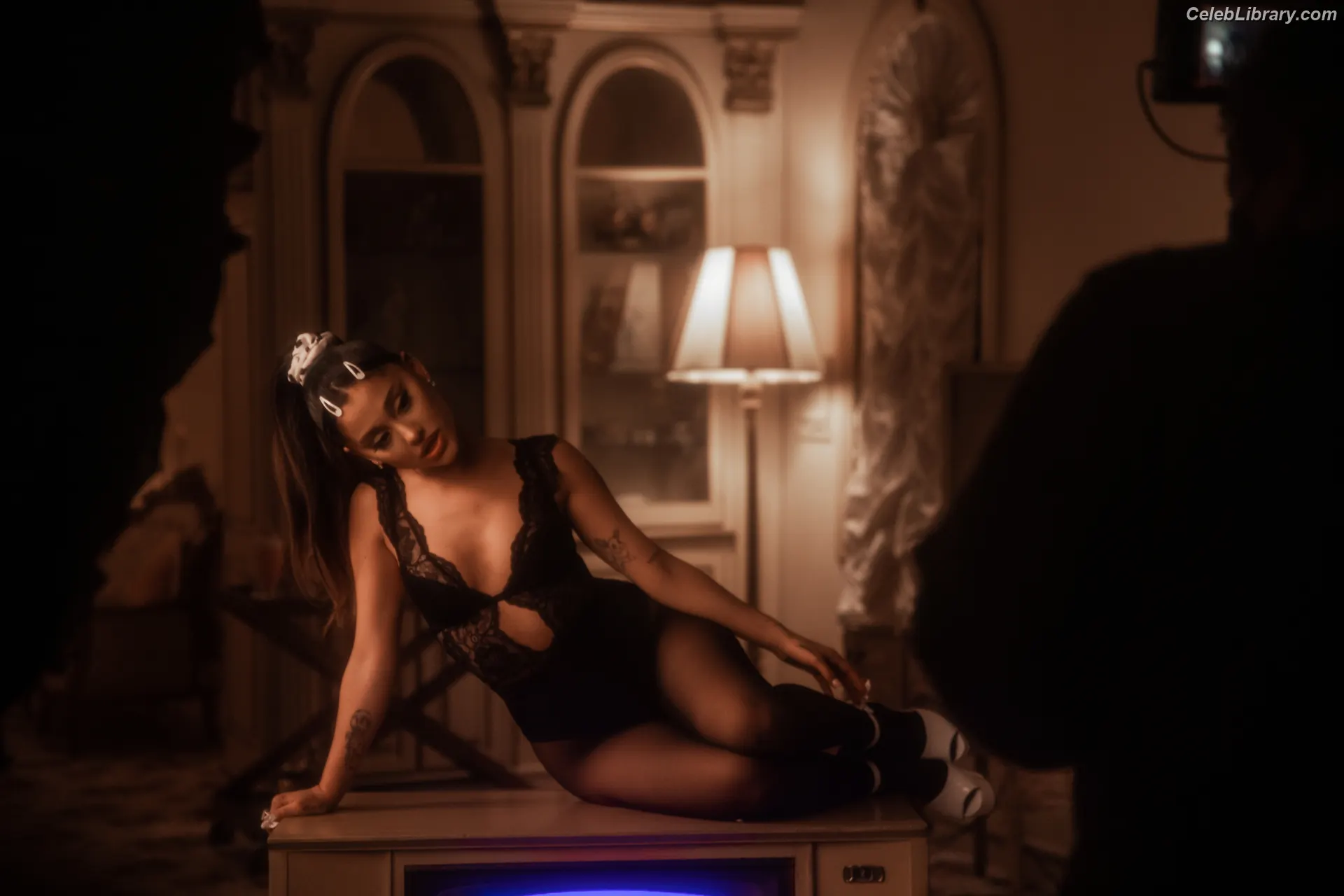 Ariana Grande photo 1 of 3117