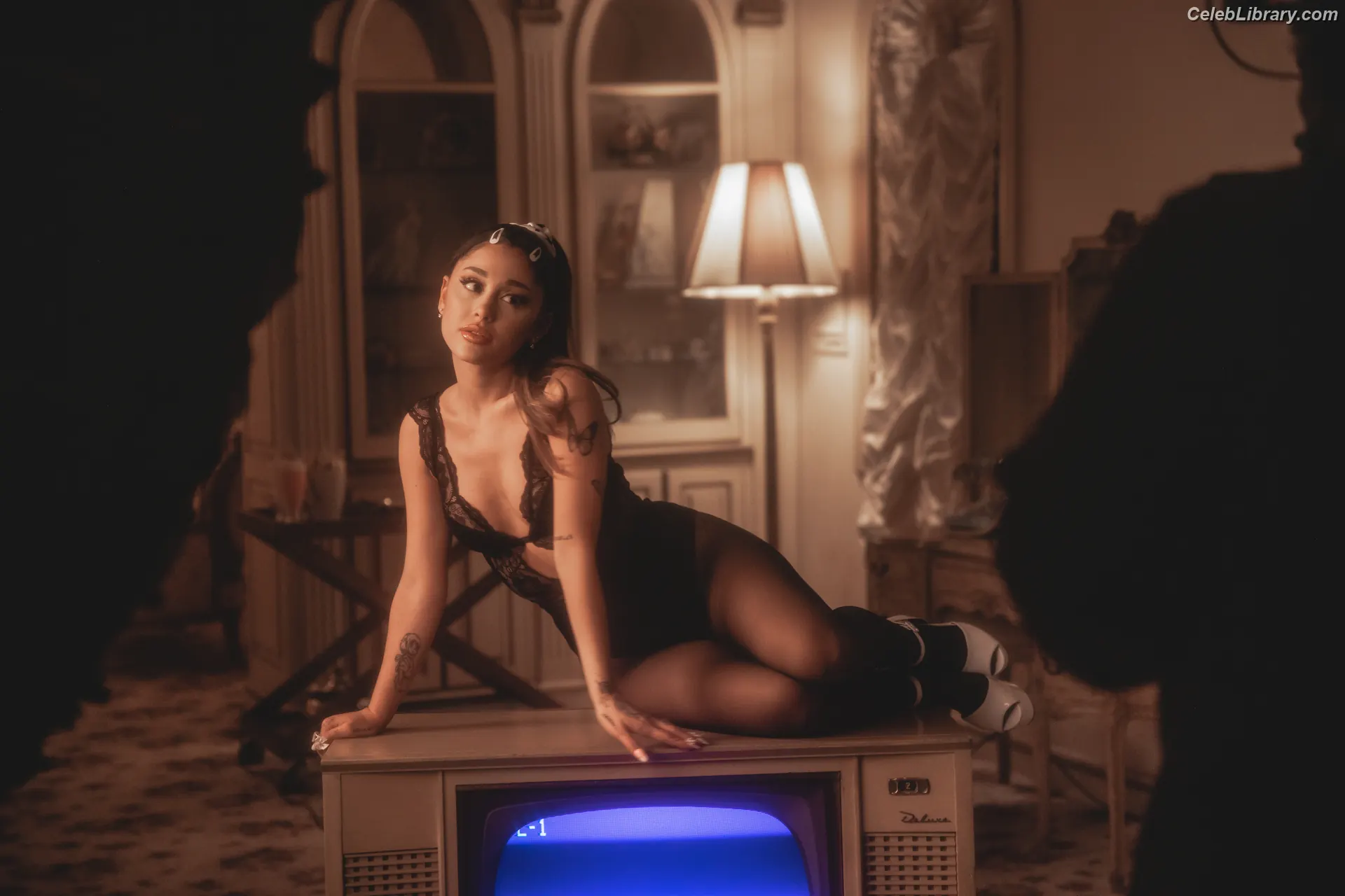 Ariana Grande photo 6 of 3117