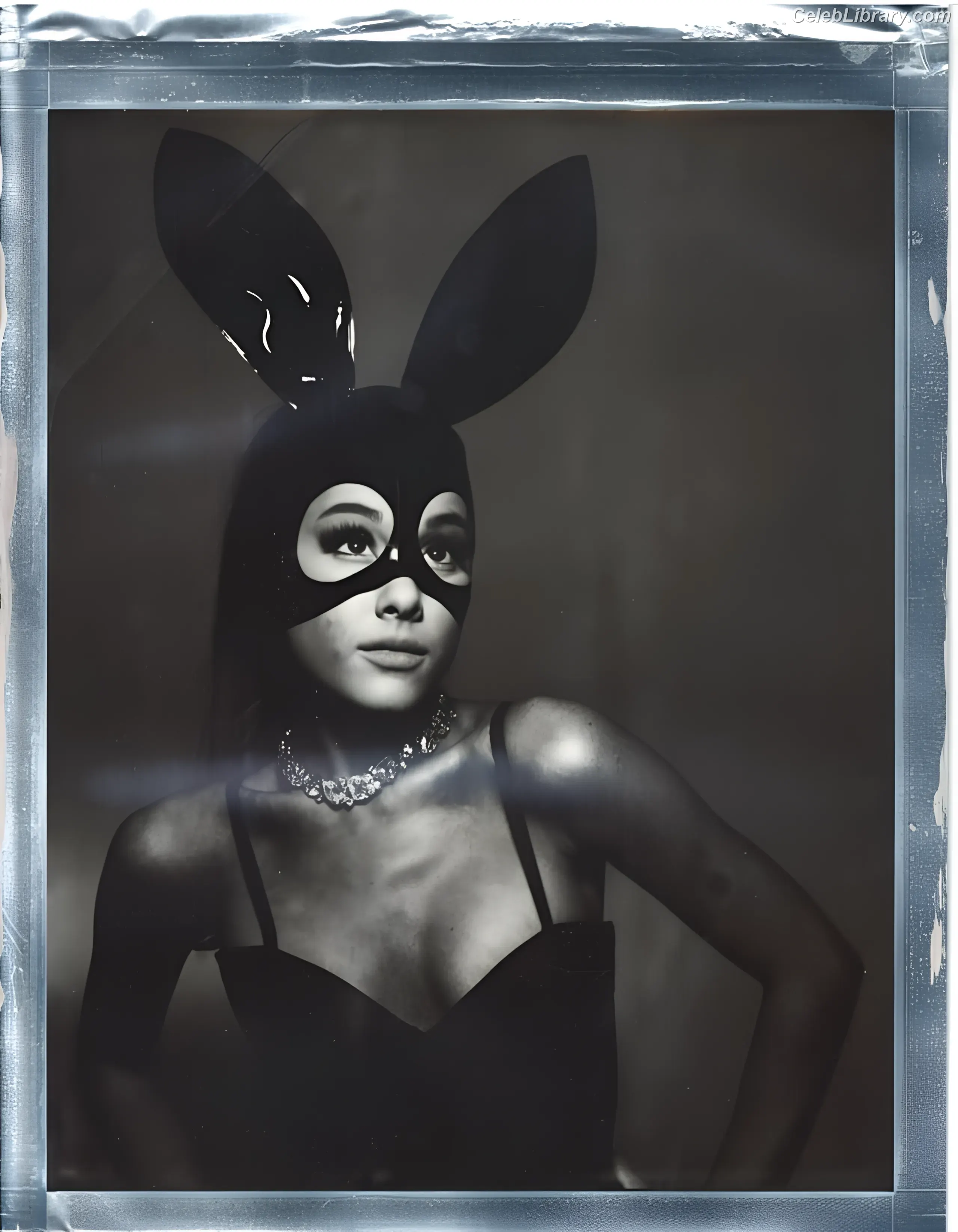 Ariana Grande photo 21 of 3117