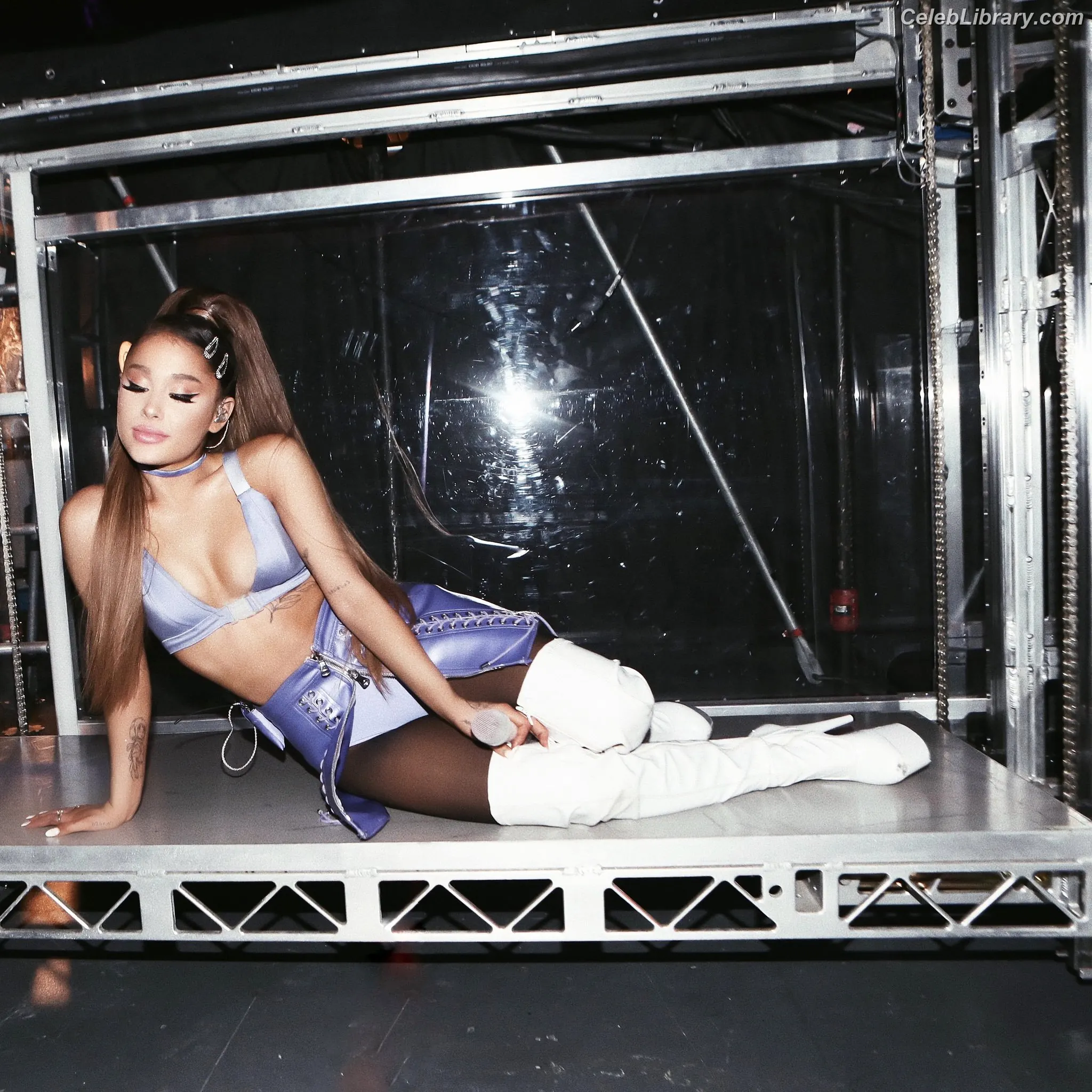 Ariana Grande photo 24 of 3117