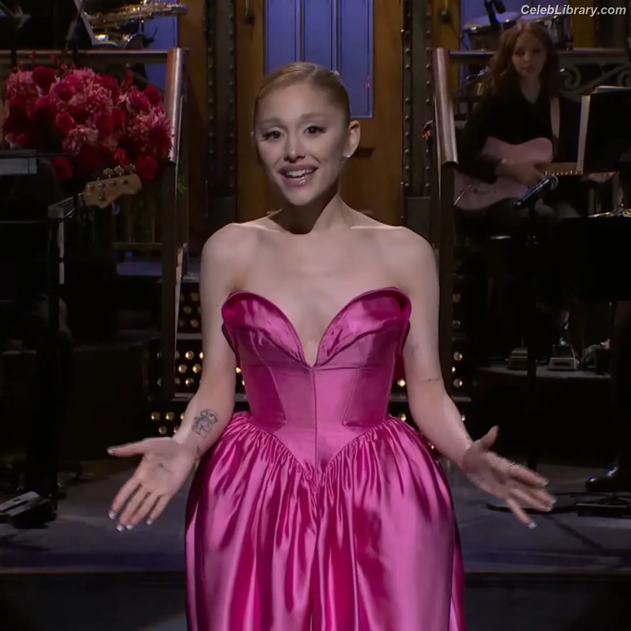 Ariana Grande photo 9 of 3117
