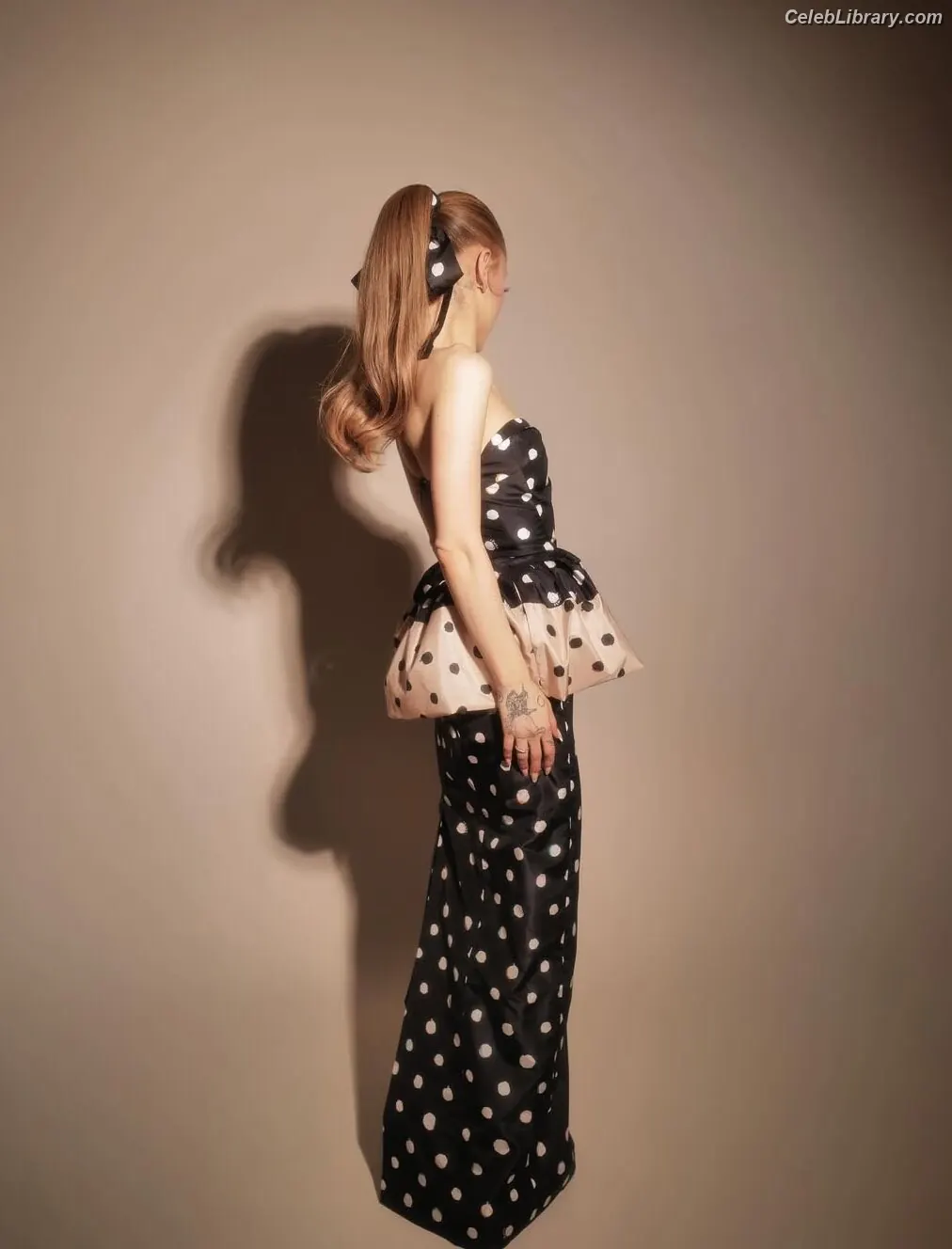 Ariana Grande photo 6 of 3117