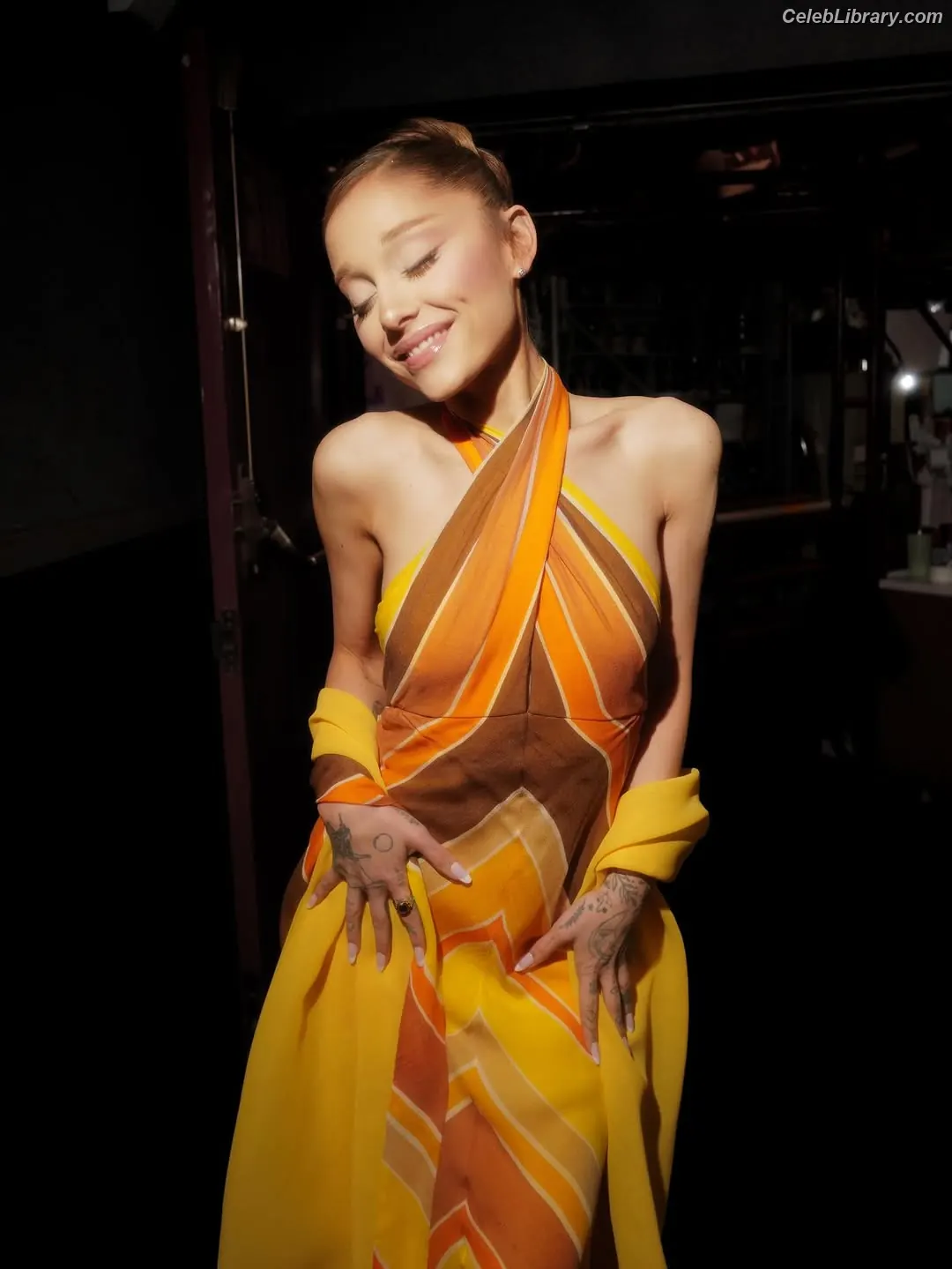 Ariana Grande photo 1 of 3117